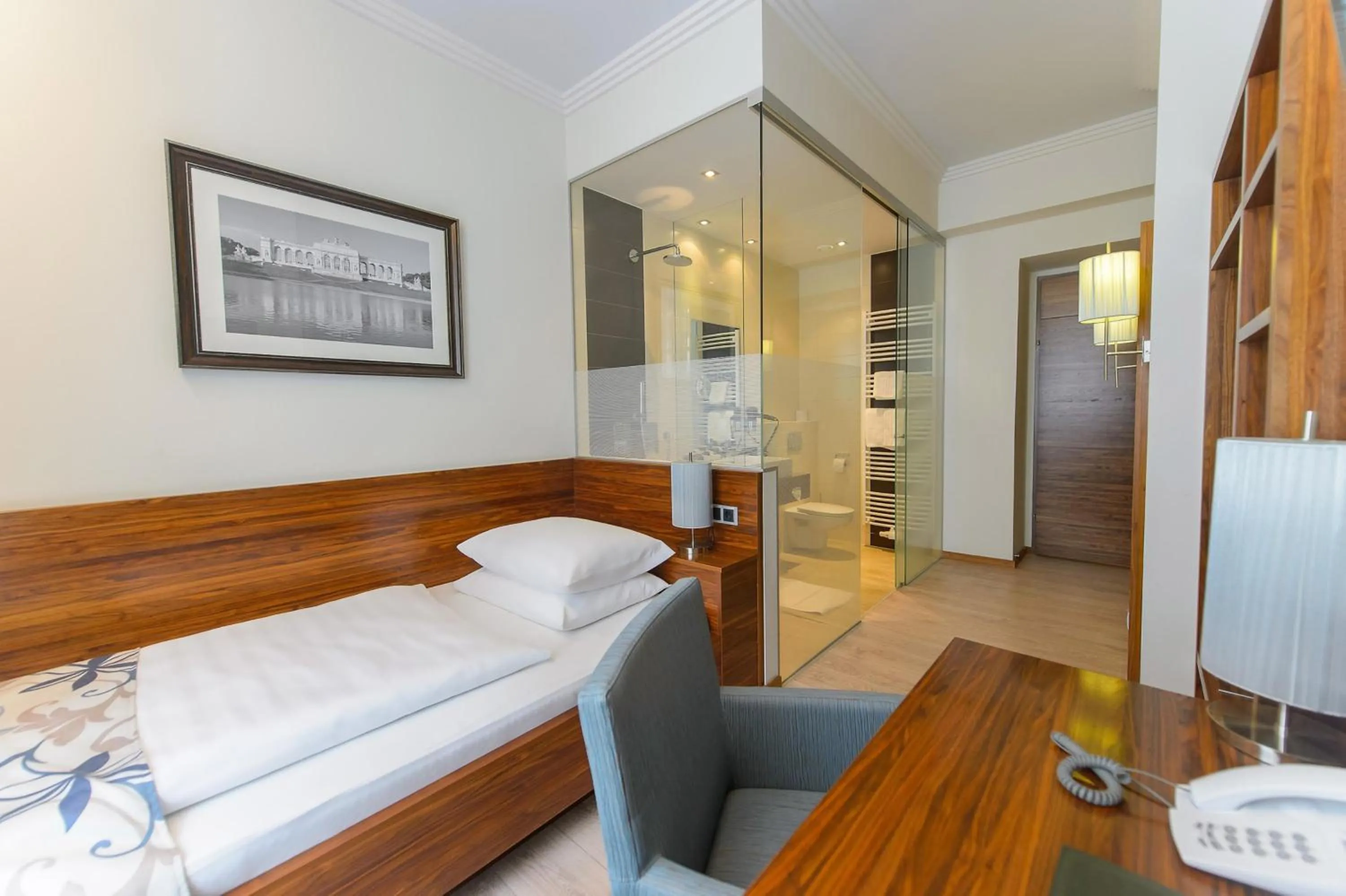 Photo of the whole room, Bed in Hotel Vienna beim Prater