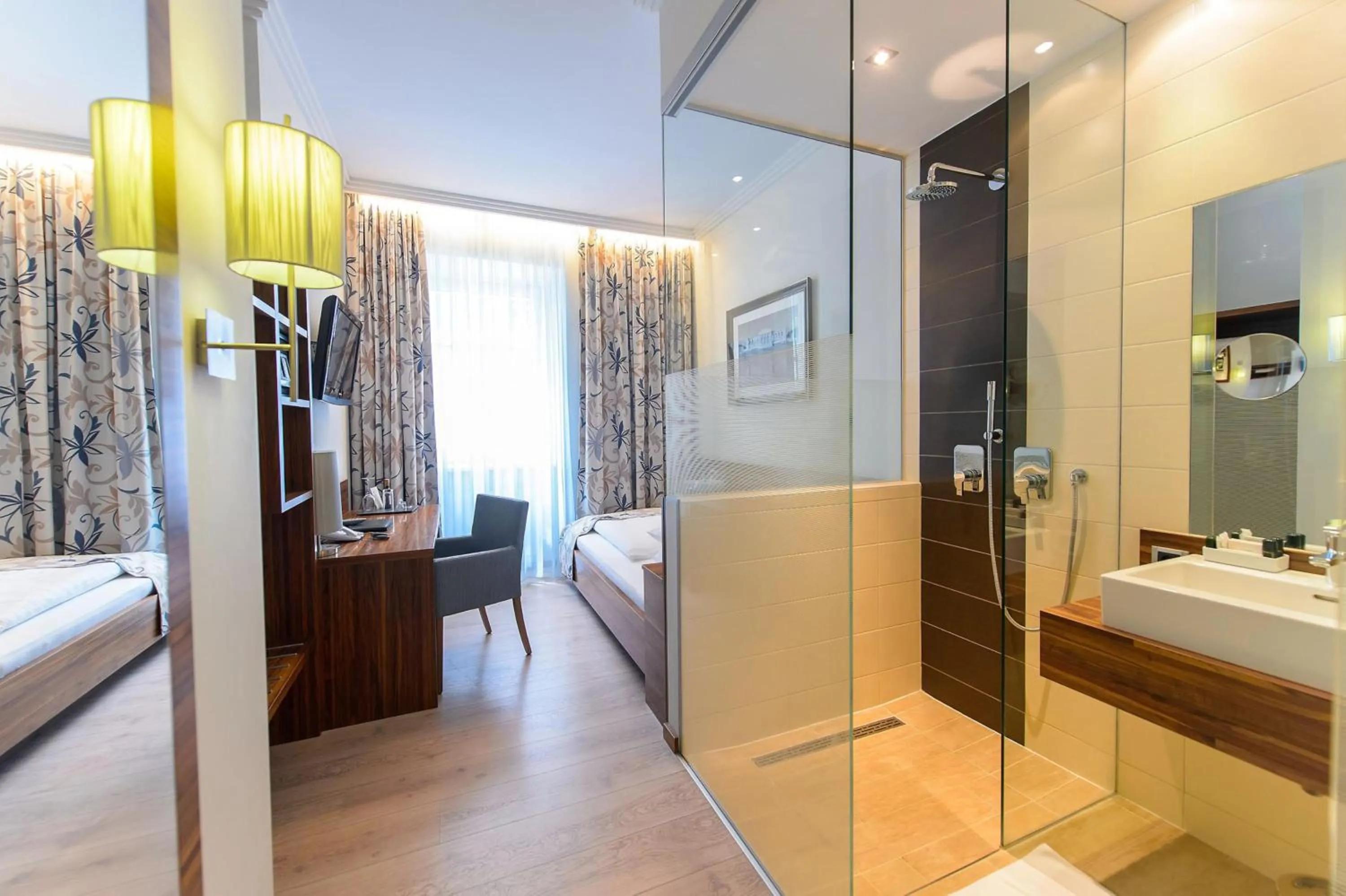 Bathroom, Bed in Hotel Vienna beim Prater