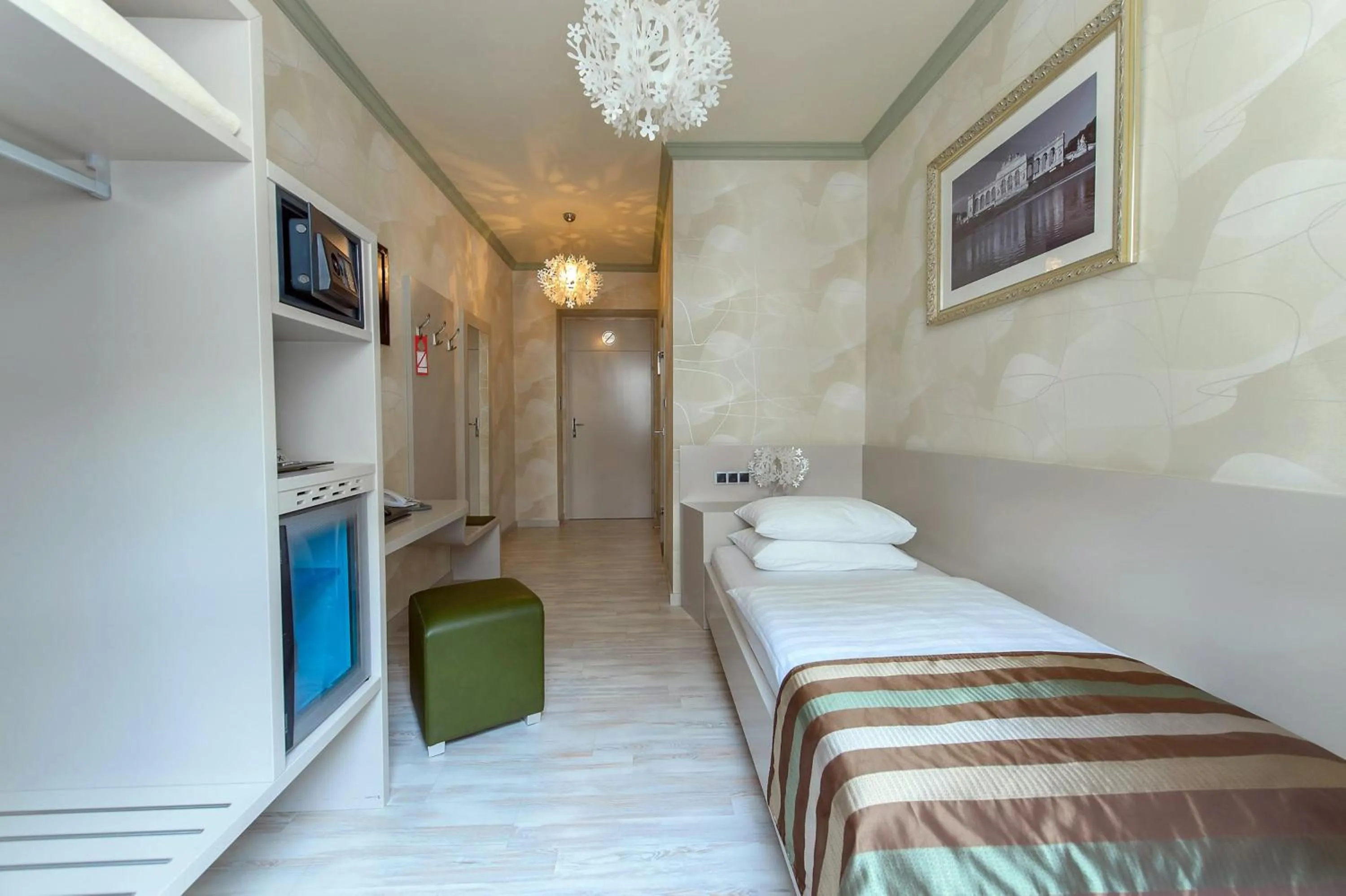 Photo of the whole room, Bed in Hotel Vienna beim Prater