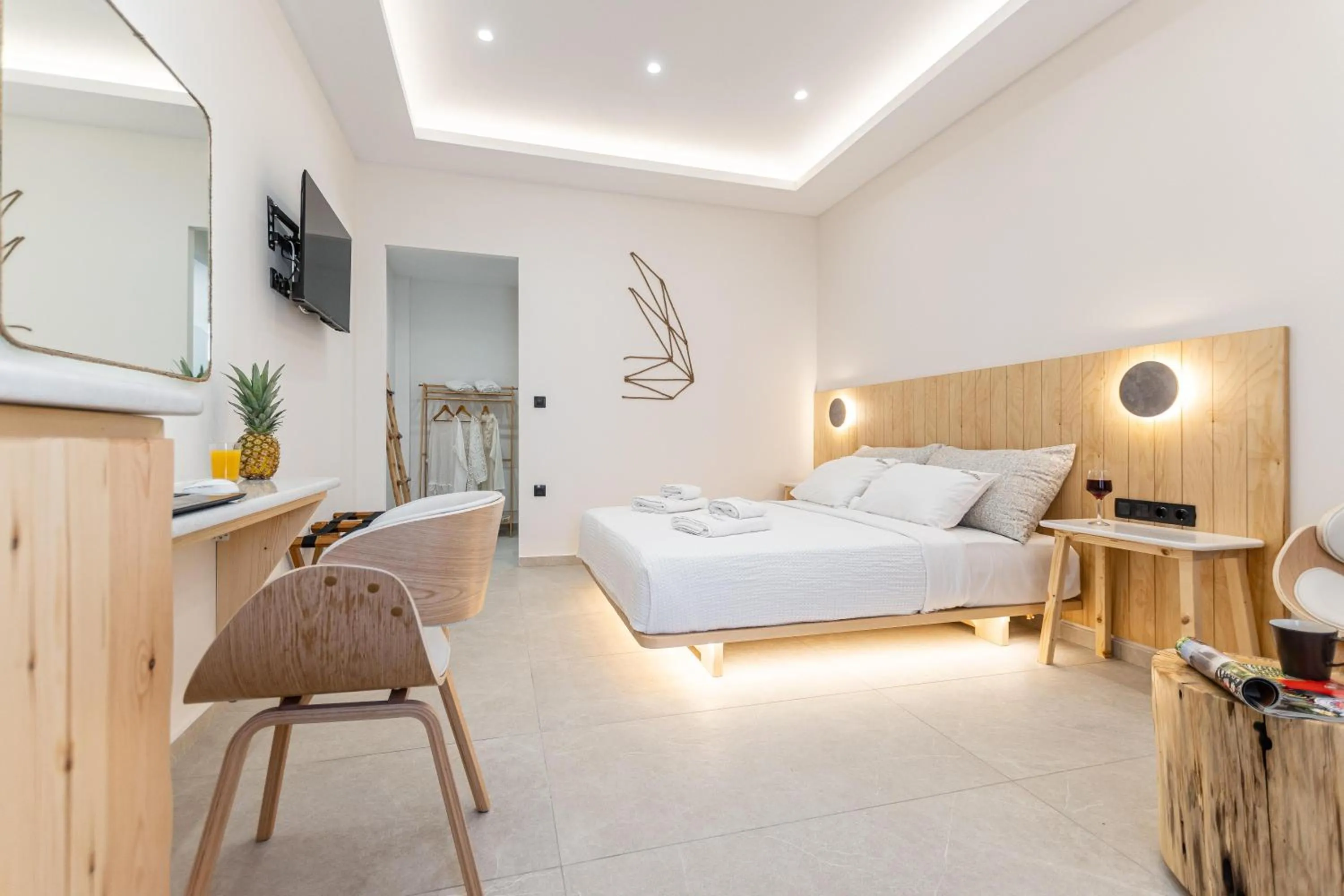 Photo of the whole room, Bed in Adama's Suites Naxos