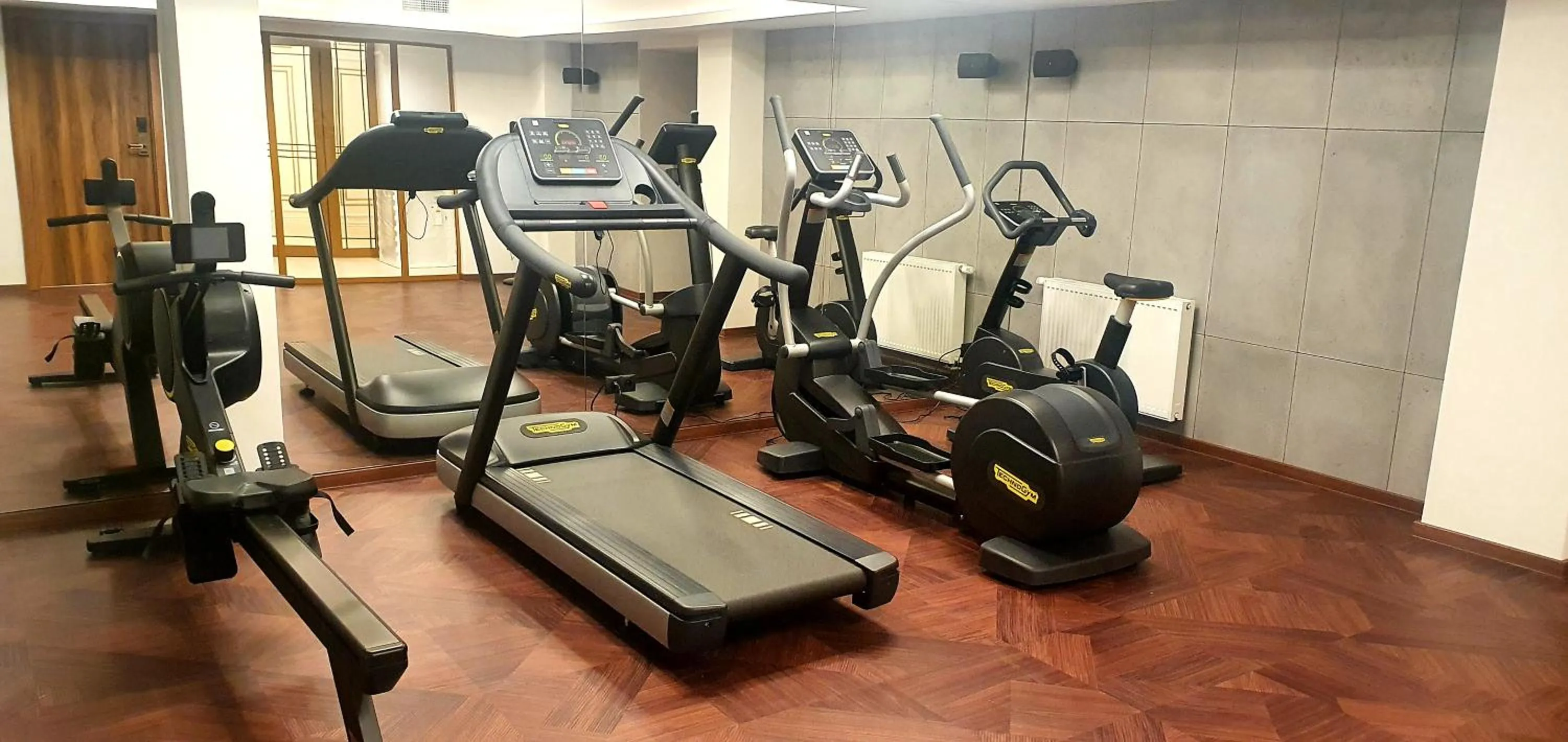 Area and facilities in Sky Hotel Kraków