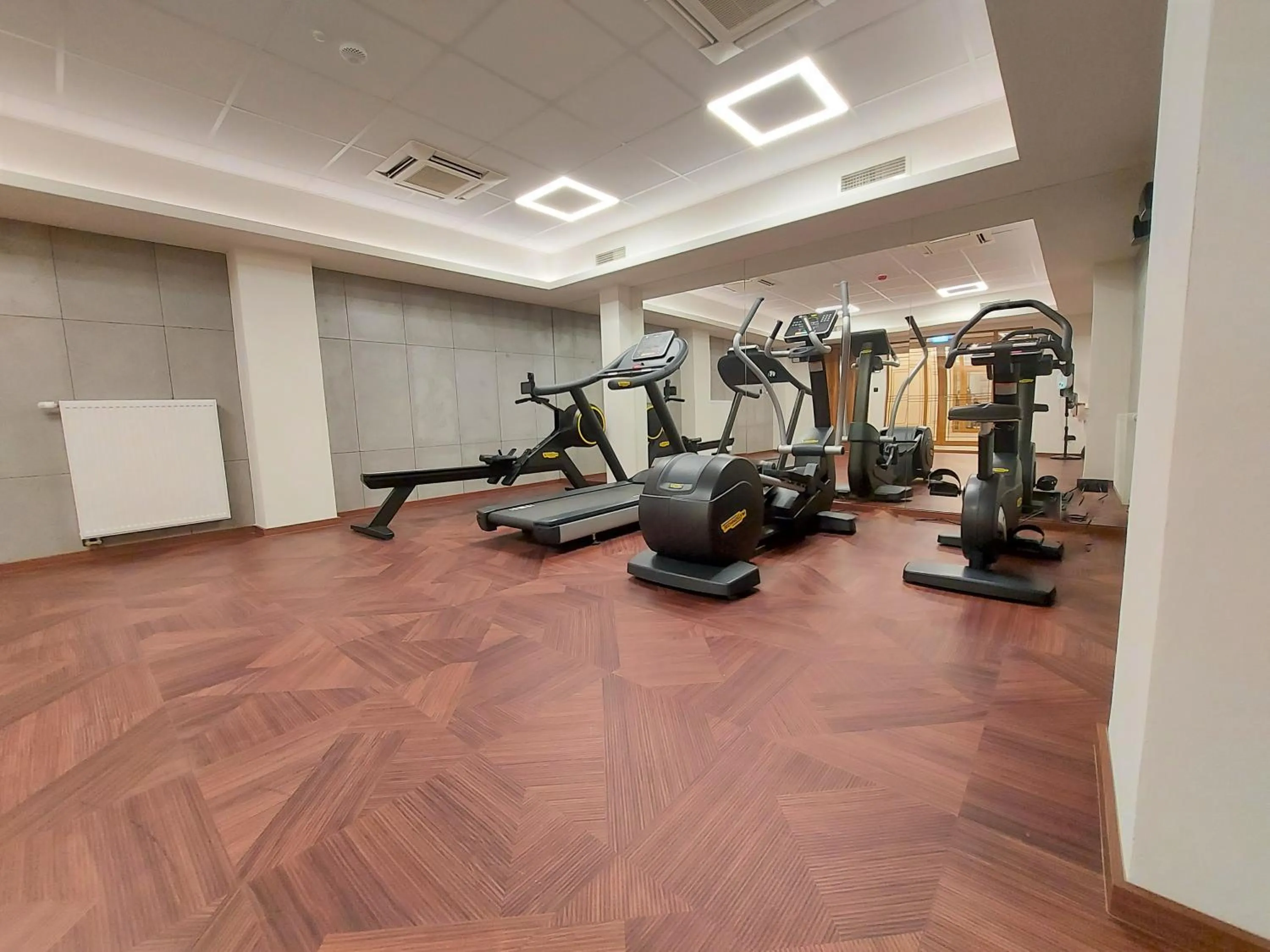 Fitness centre/facilities in Sky Hotel Kraków