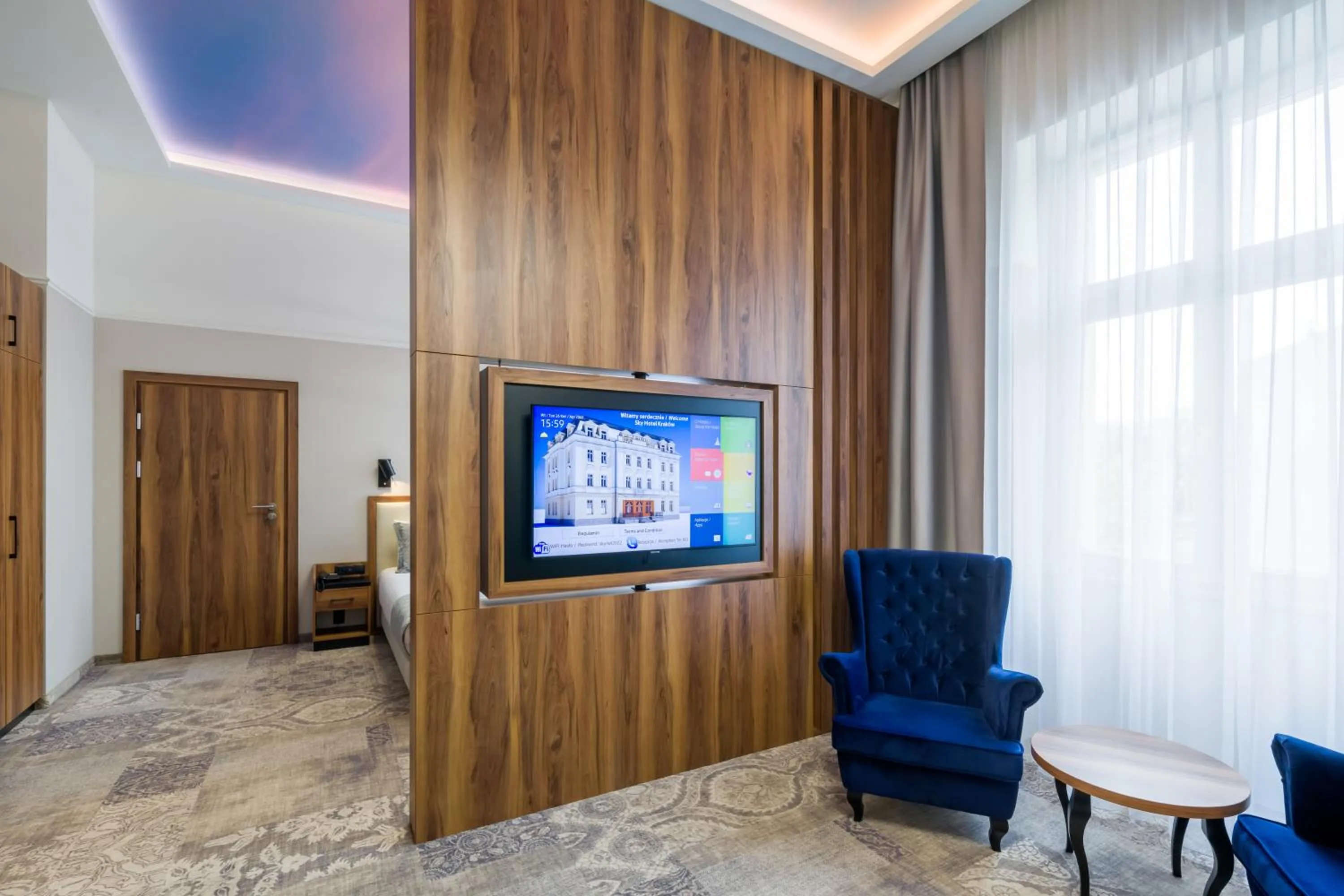 TV and multimedia in Sky Hotel Kraków