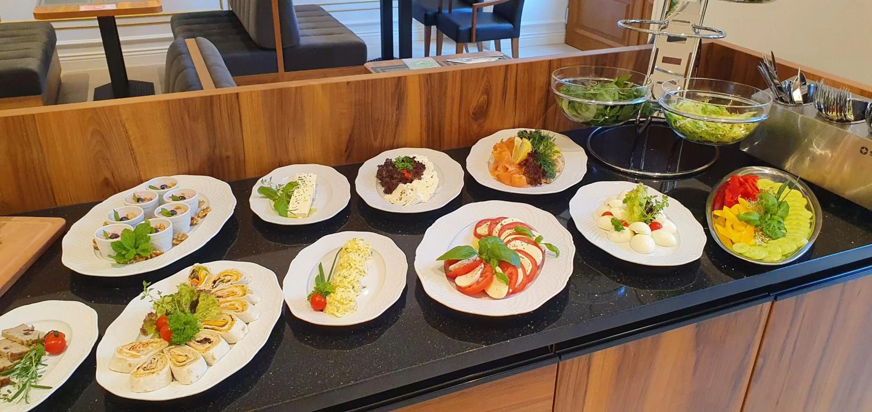 Restaurant/places to eat in Sky Hotel Kraków