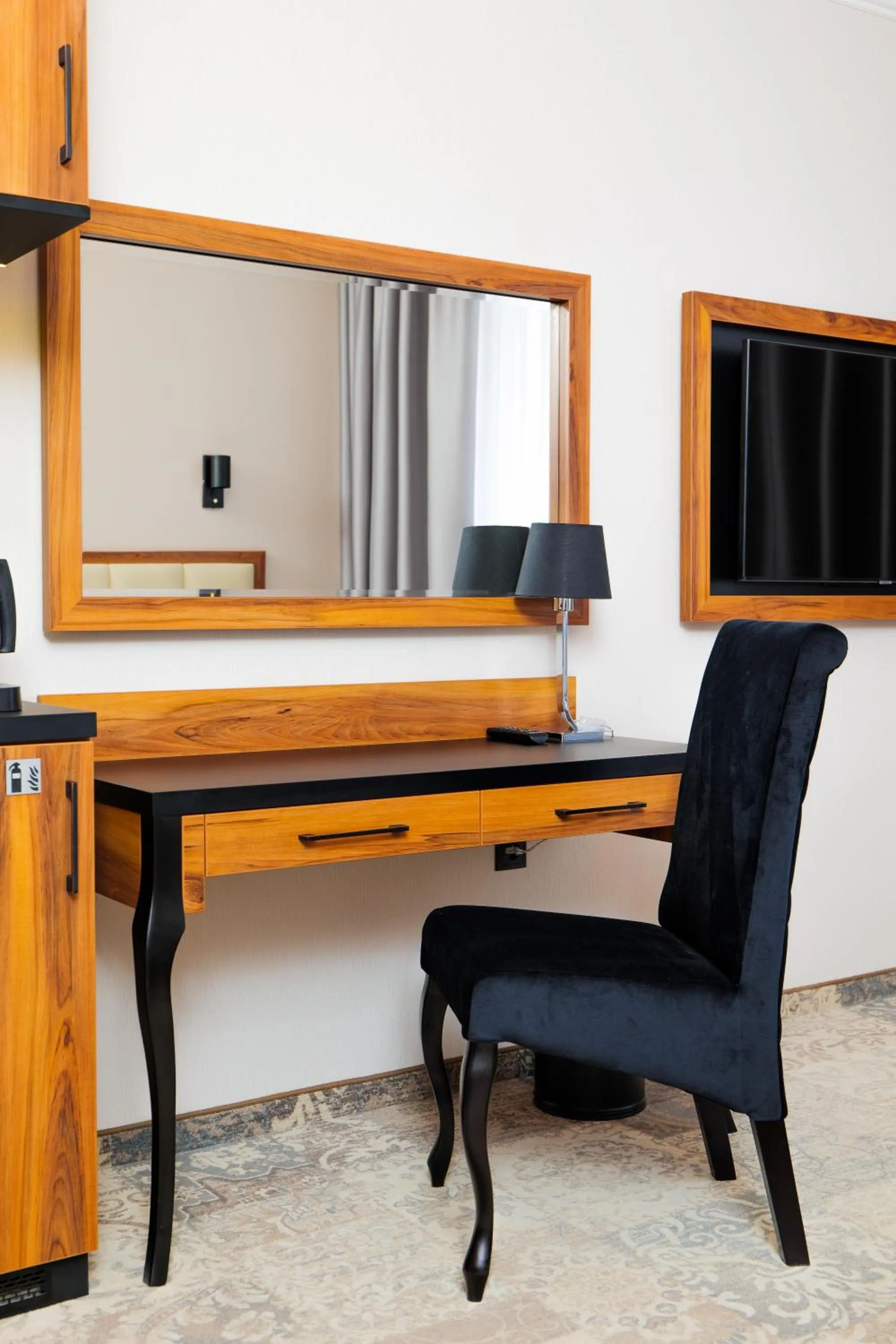 TV and multimedia in Sky Hotel Kraków