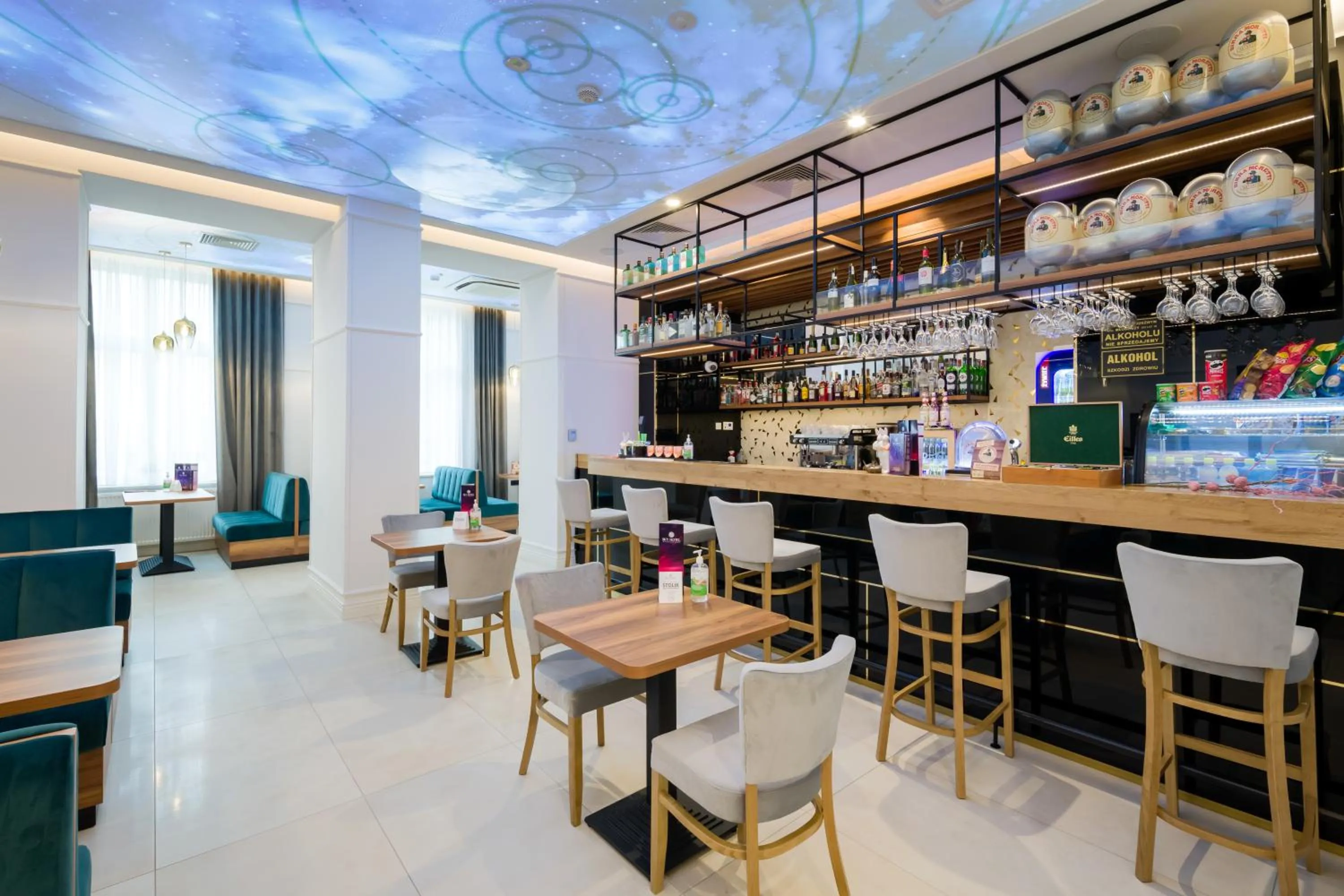 Restaurant/places to eat in Sky Hotel Kraków