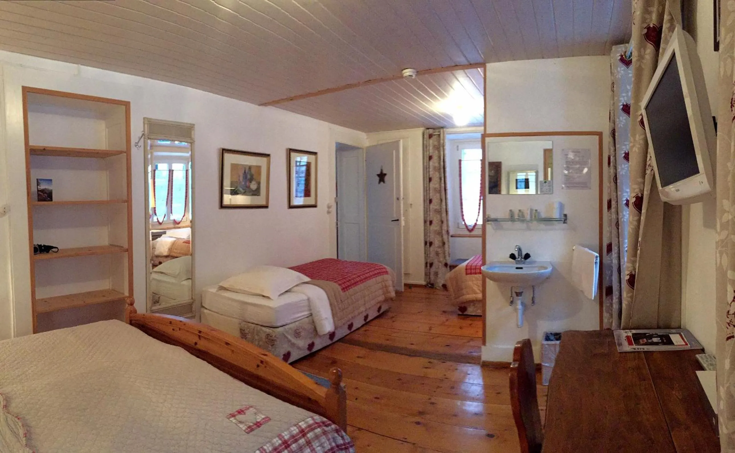 Photo of the whole room, Bed in Historic Hotel du Pillon