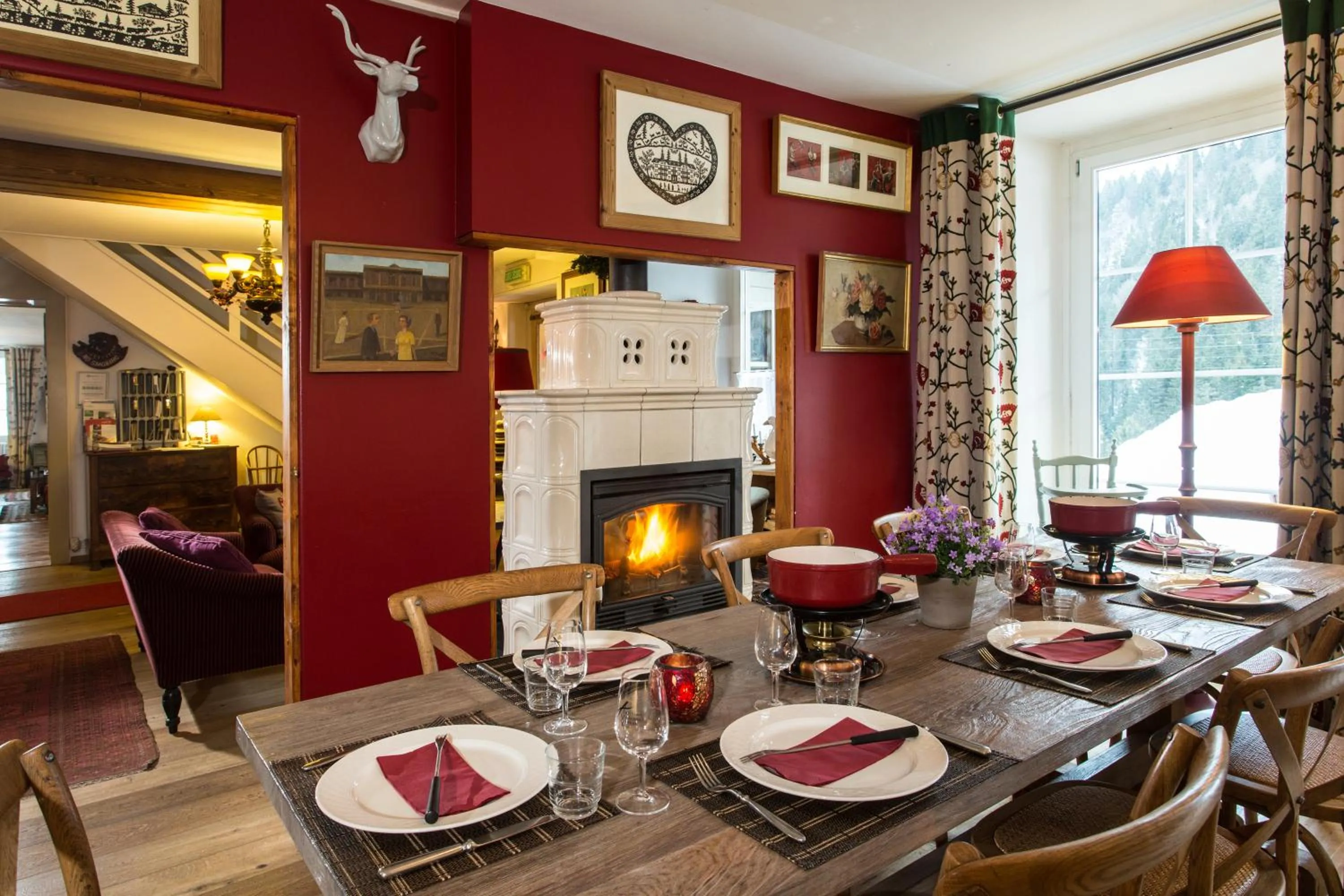 Restaurant/places to eat in Historic Hotel du Pillon