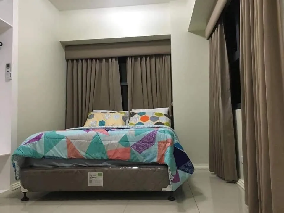 Bed in Horizon 101 Studio Condos by Felicity