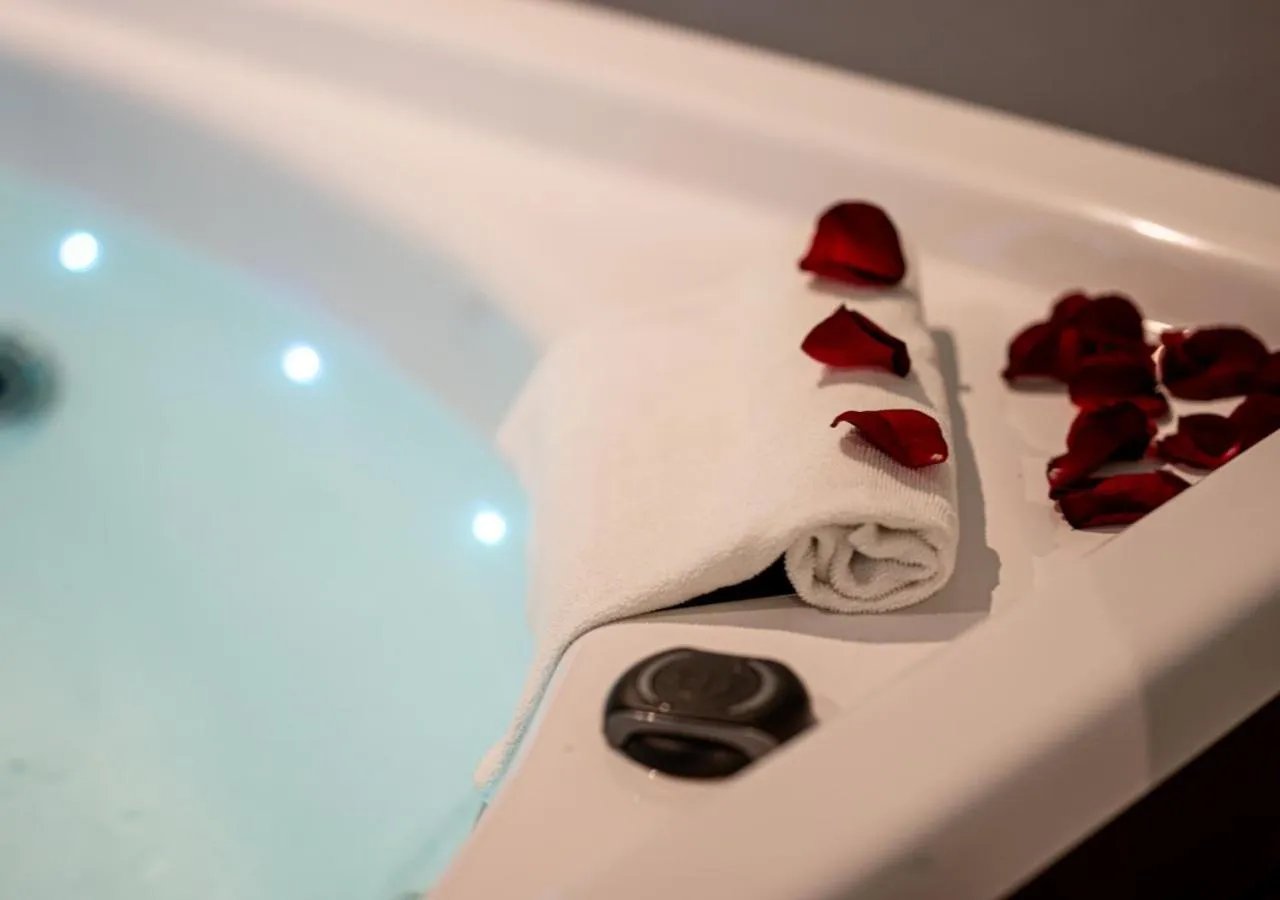 Hot Tub in The Catalyst Apartment Hotel by NEWMARK