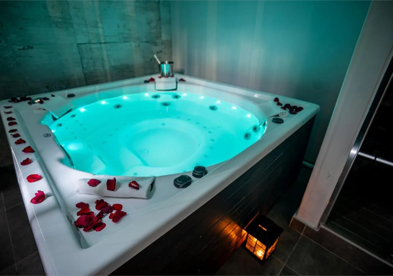 Hot Tub in The Catalyst Apartment Hotel by NEWMARK