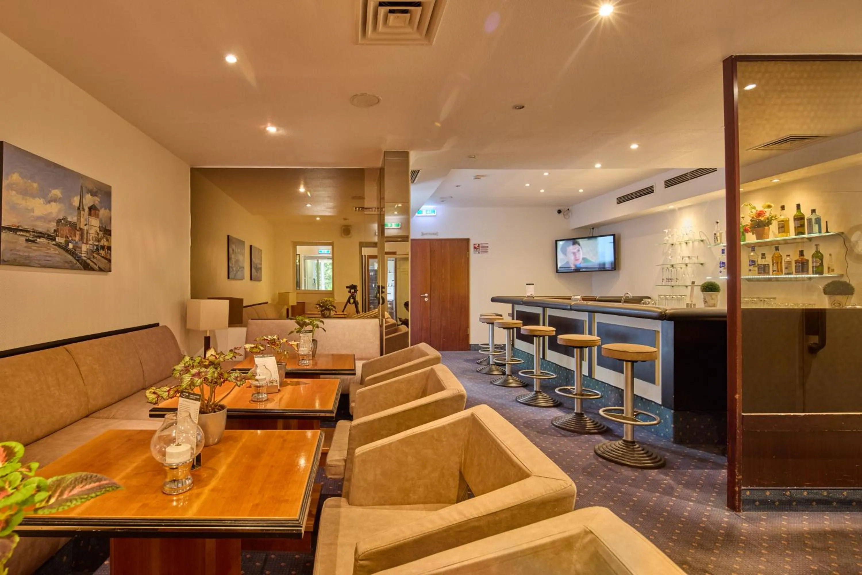 Communal lounge/ TV room in Trip Inn Hotel Esplanade, Düsseldorf