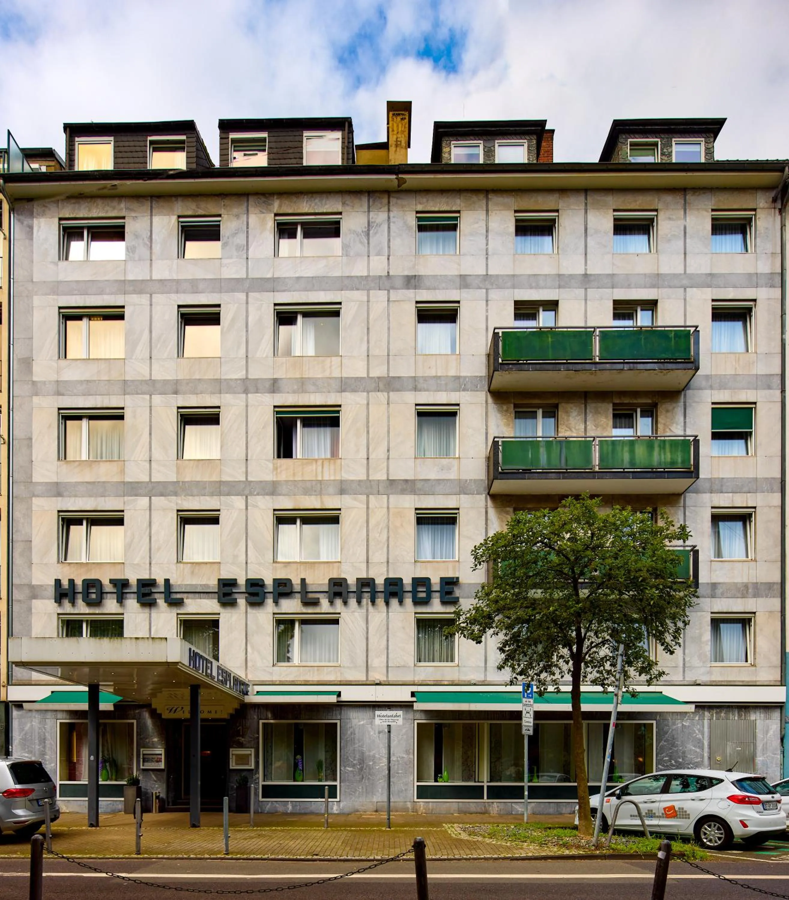 Street view in Trip Inn Hotel Esplanade, Düsseldorf