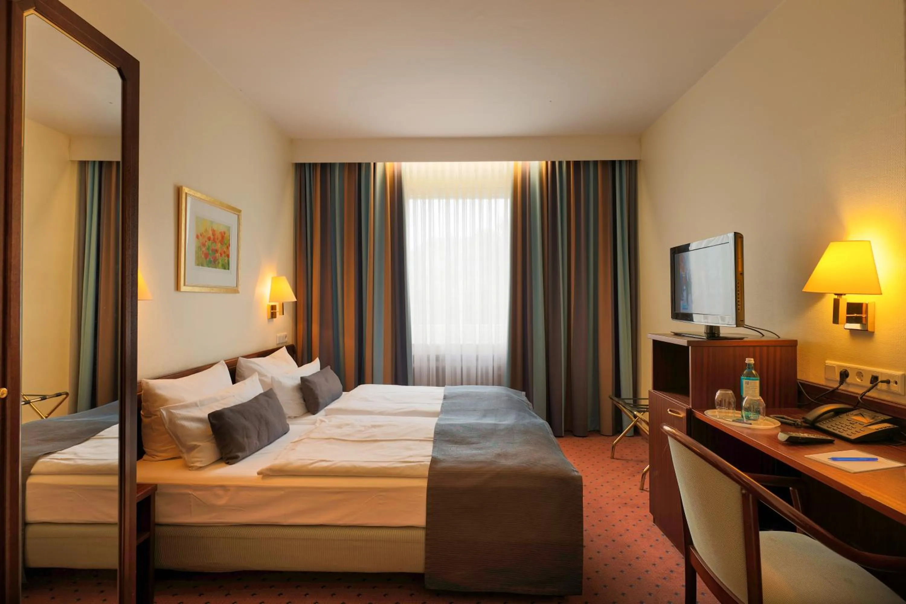 Bed in Trip Inn Hotel Esplanade, Düsseldorf