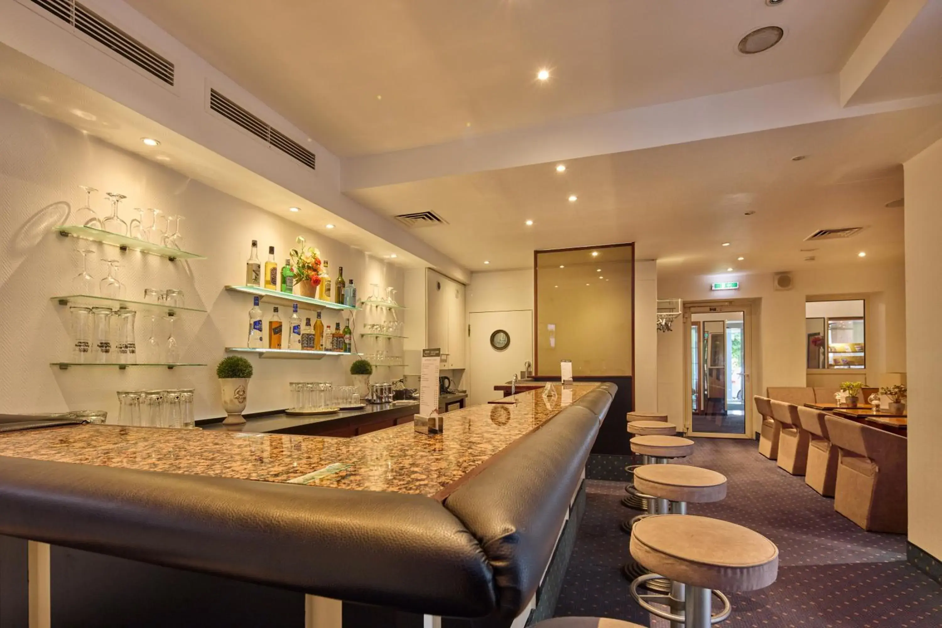 Lounge or bar in Trip Inn Hotel Esplanade, Düsseldorf Lounge or bar in Trip Inn Hotel Esplanade, Düsseldorf