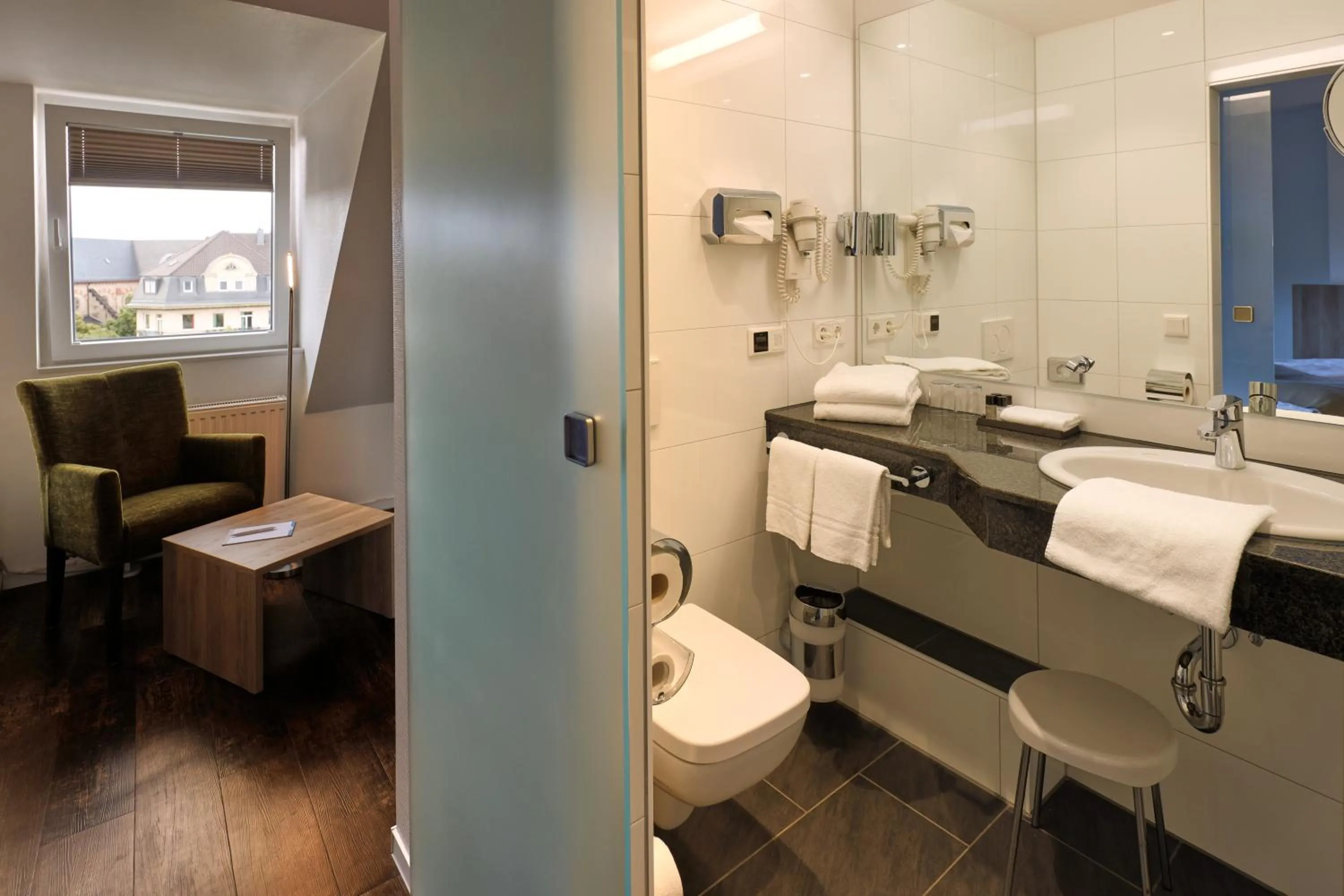 Toilet in Trip Inn Hotel Esplanade, Düsseldorf