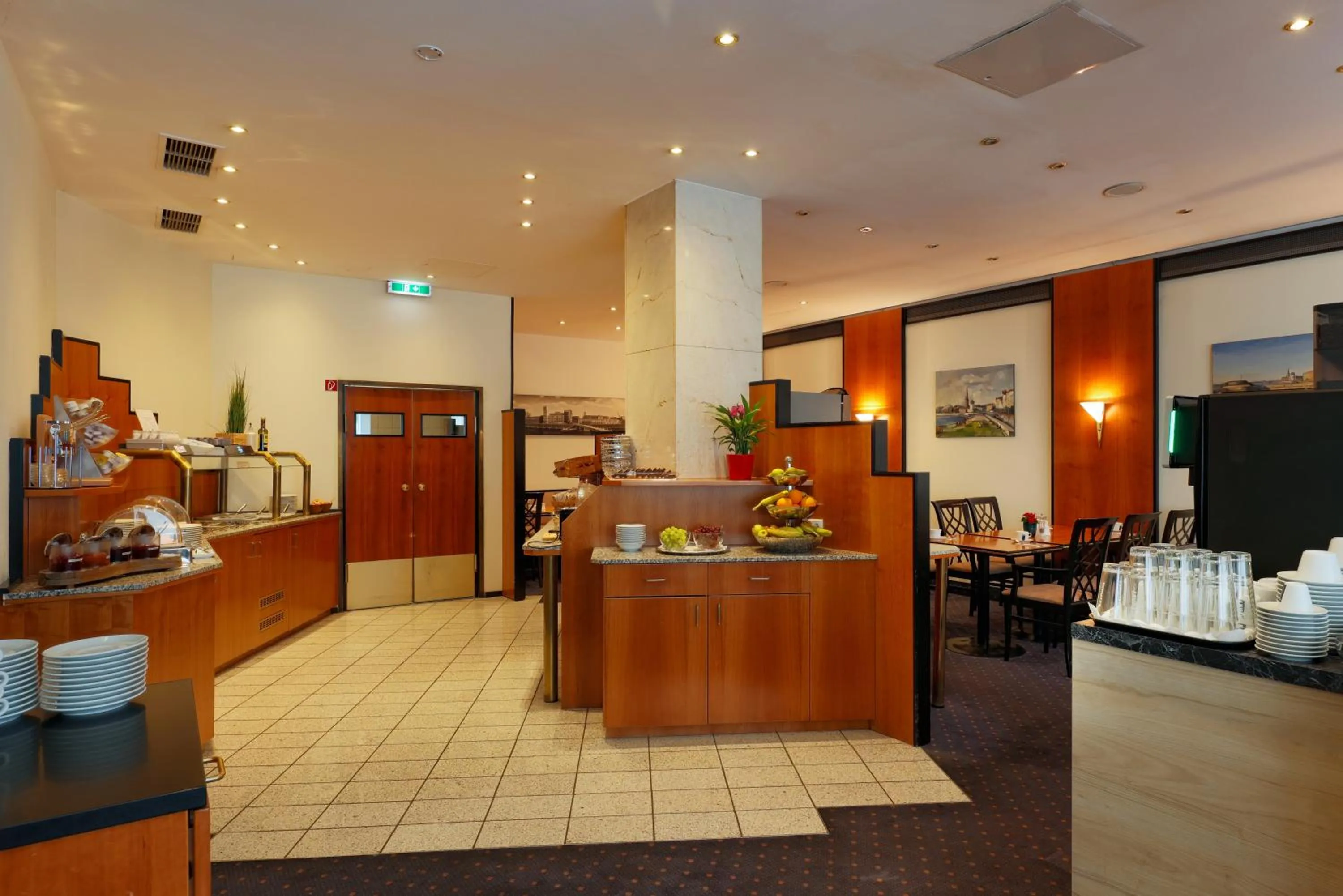 Coffee/tea facilities in Trip Inn Hotel Esplanade, Düsseldorf