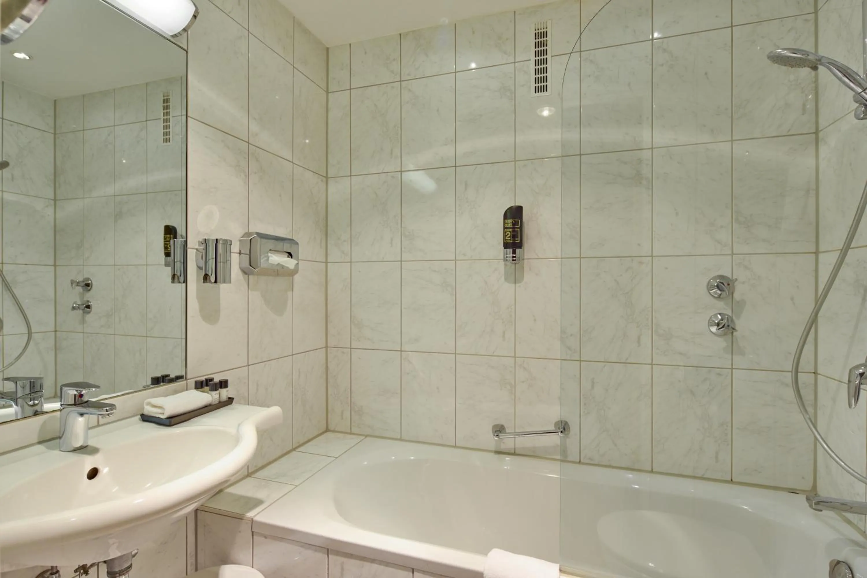 Shower in Trip Inn Hotel Esplanade, Düsseldorf