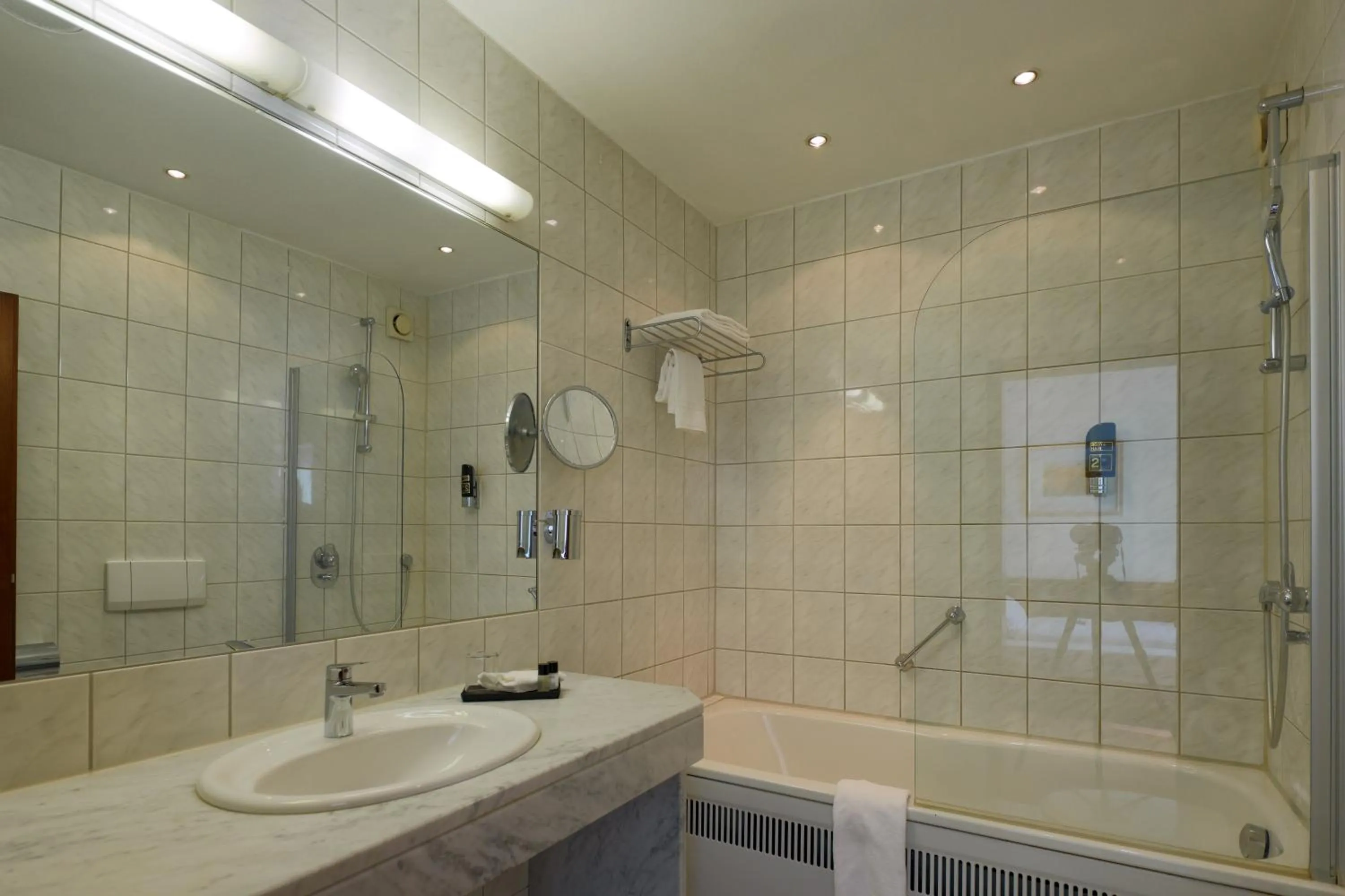 Shower in Trip Inn Hotel Esplanade, Düsseldorf