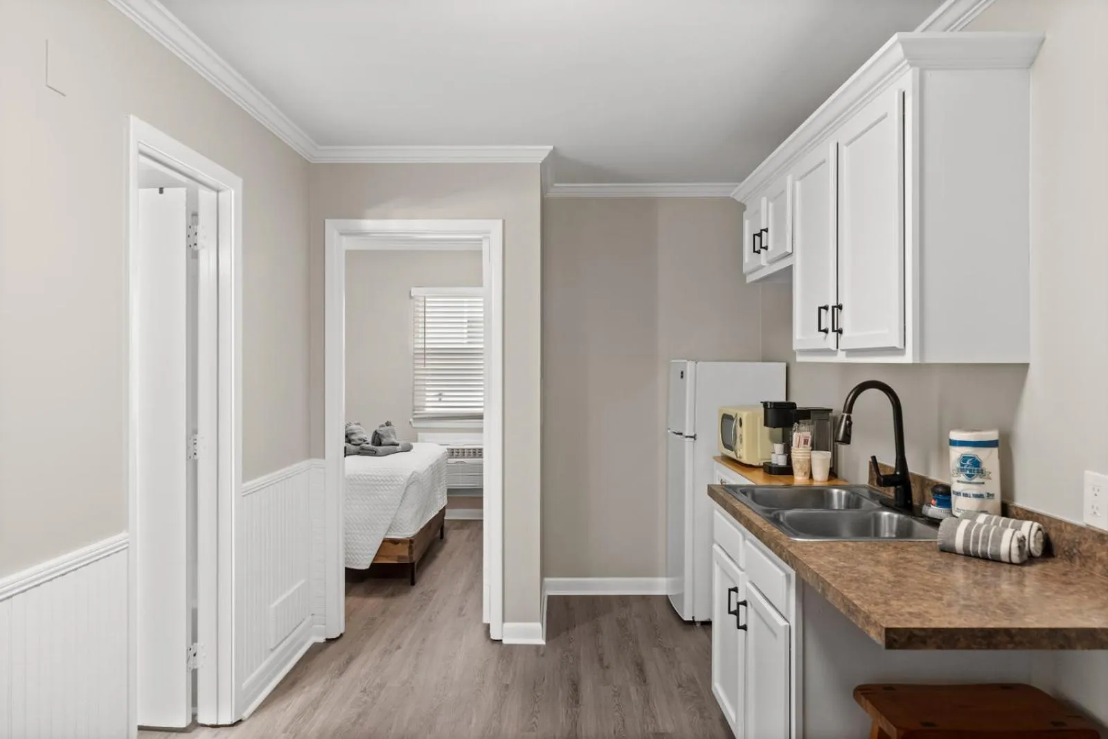 Kitchen or kitchenette in Dry Dock Inn