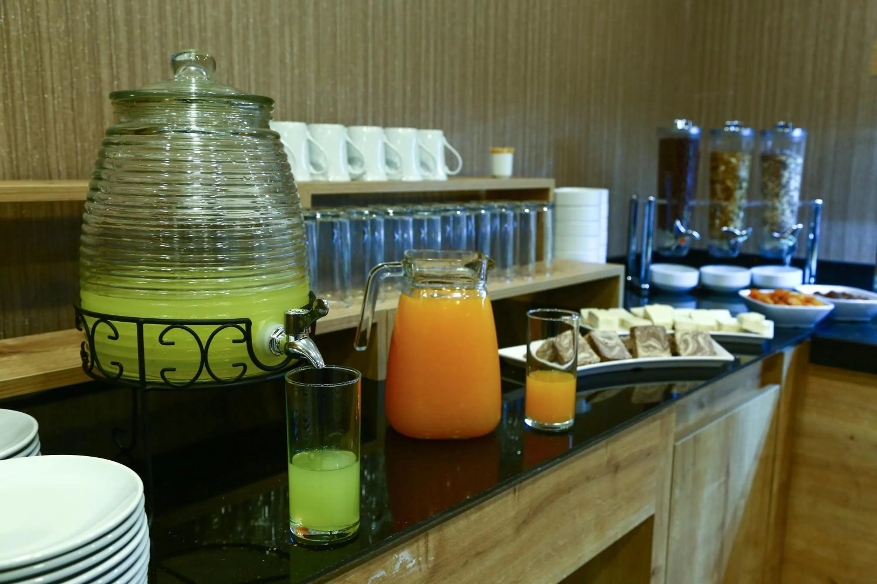 Coffee/tea facilities in Burçman Hotel Vişne