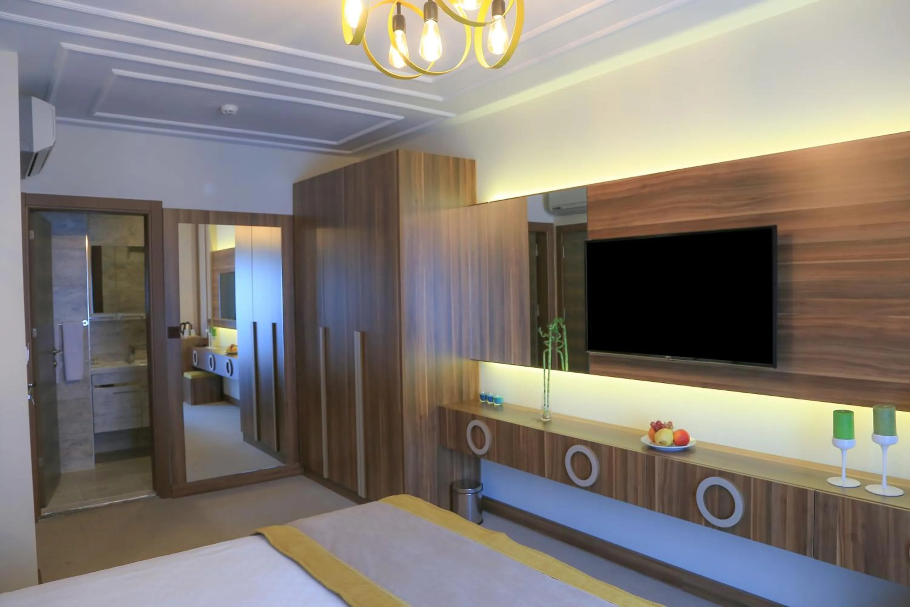 Communal lounge/ TV room, Bed in Burçman Hotel Vişne