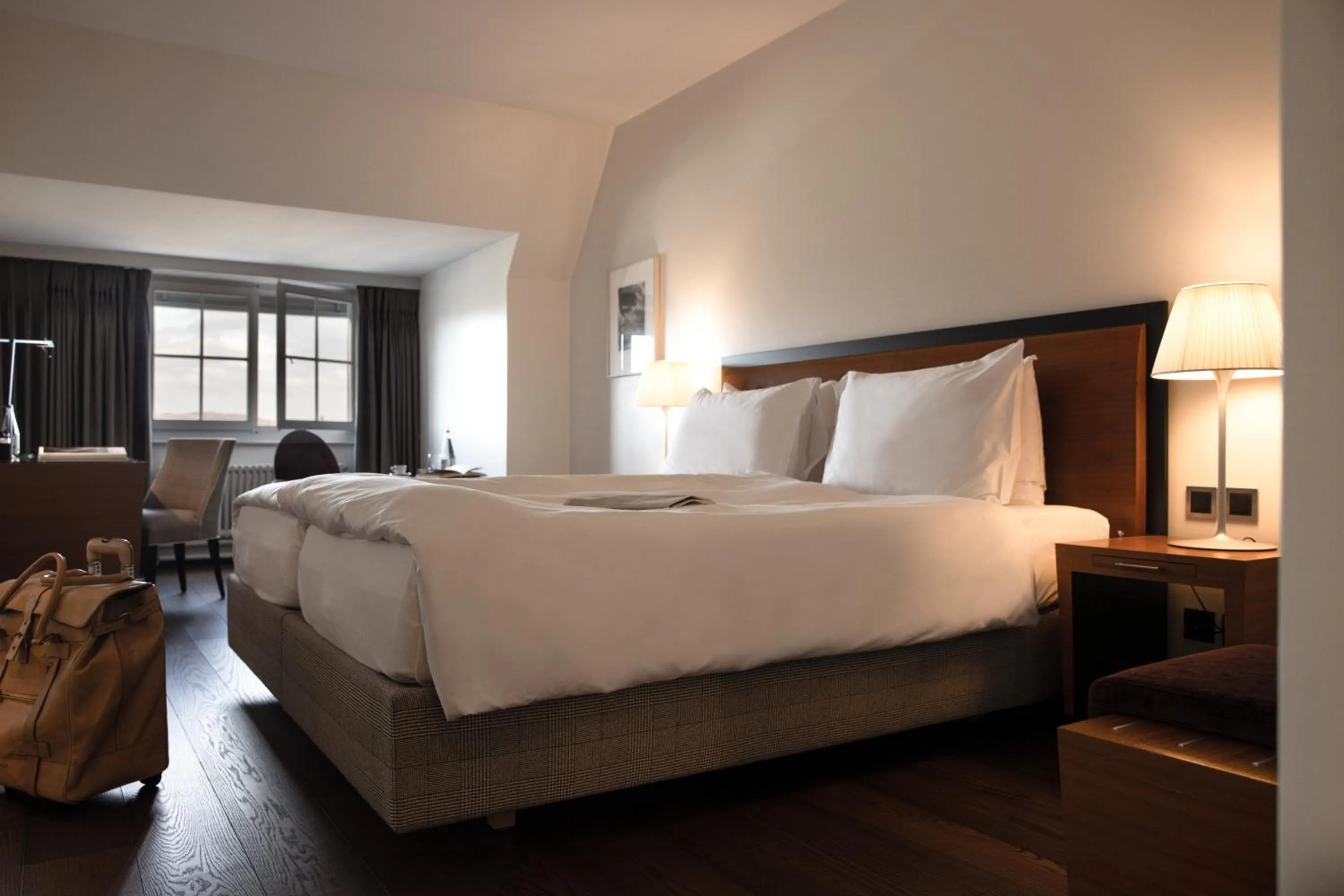 Bed in Hotel Bellevue Palace Bern