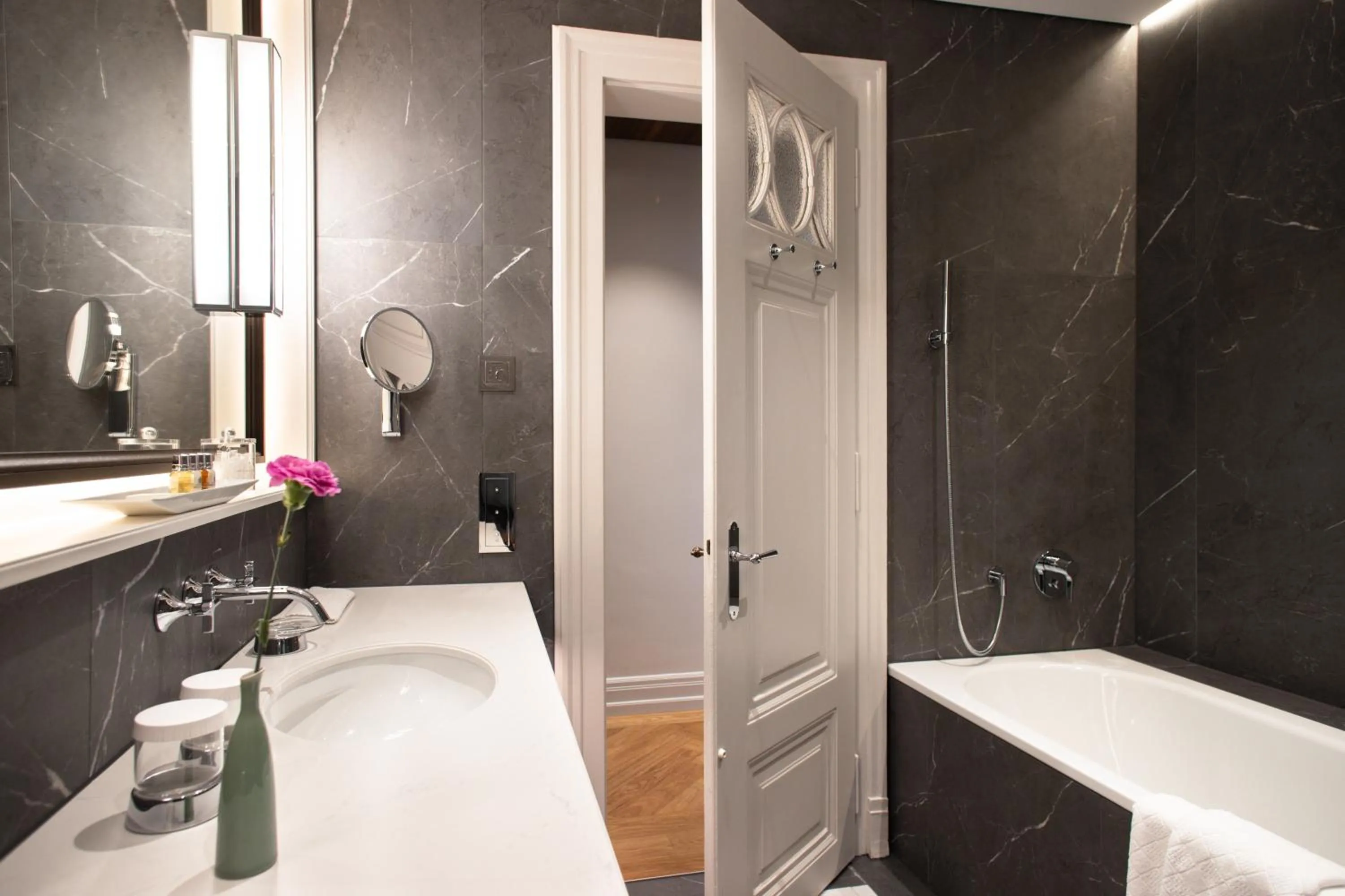 Bathroom in Hotel Bellevue Palace Bern