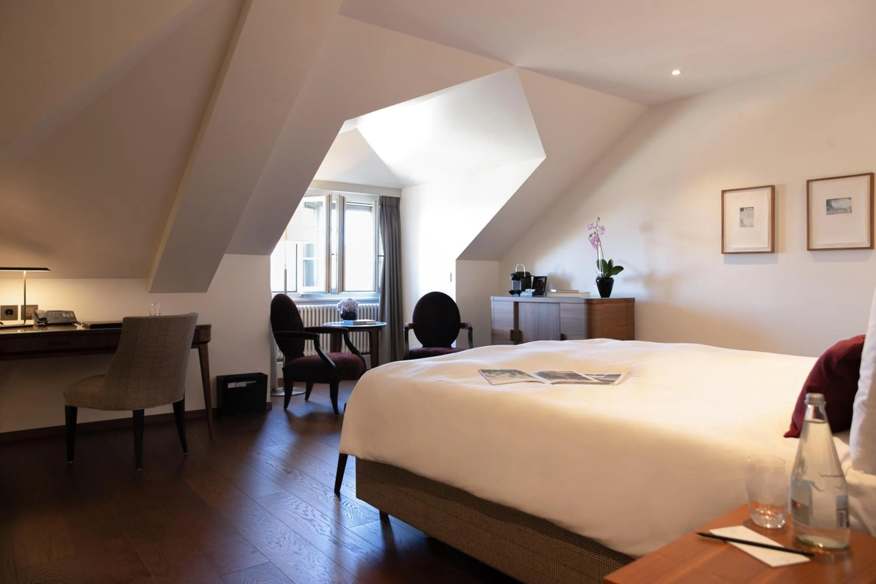 Photo of the whole room, Bed in Hotel Bellevue Palace Bern