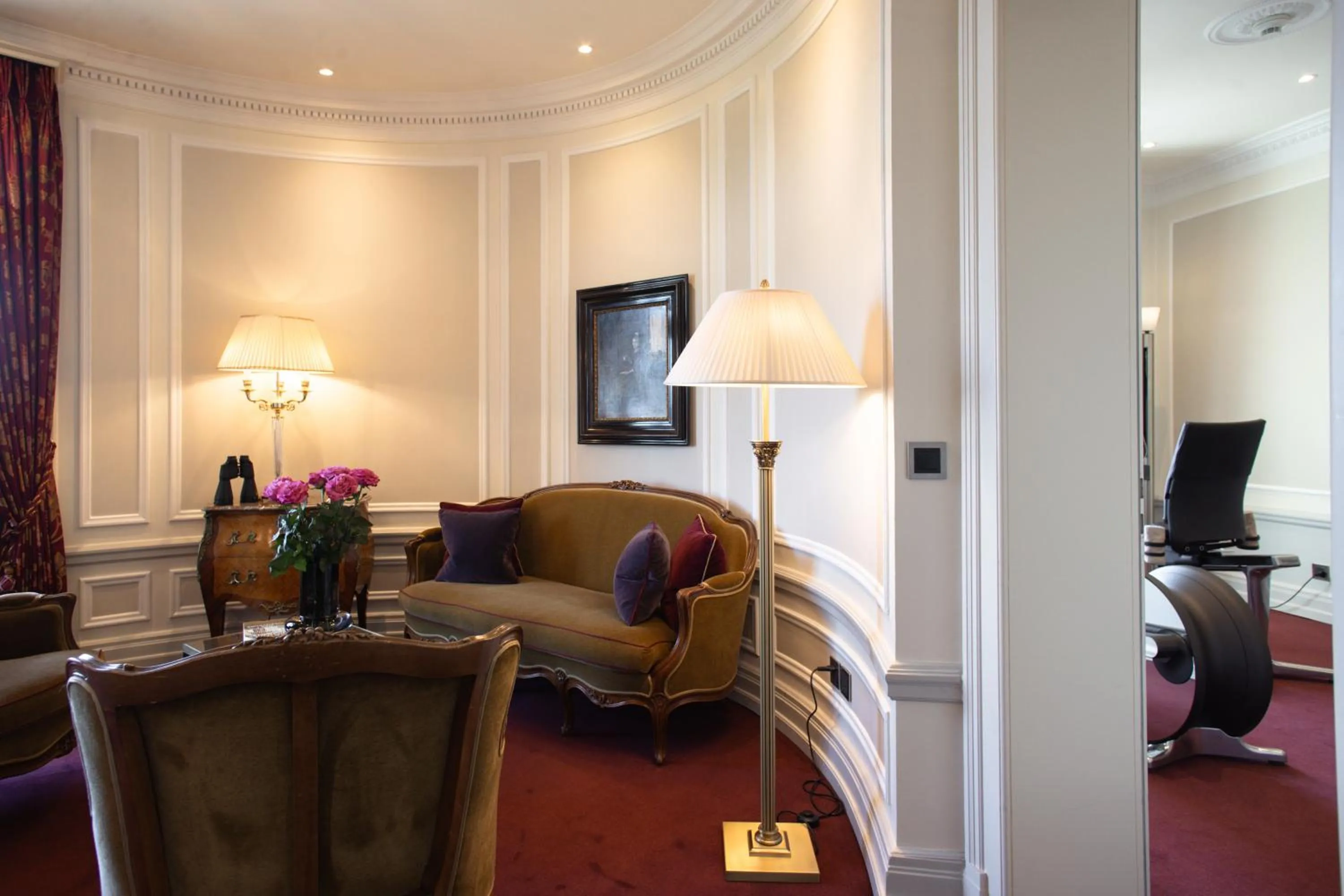 Seating area in Hotel Bellevue Palace Bern