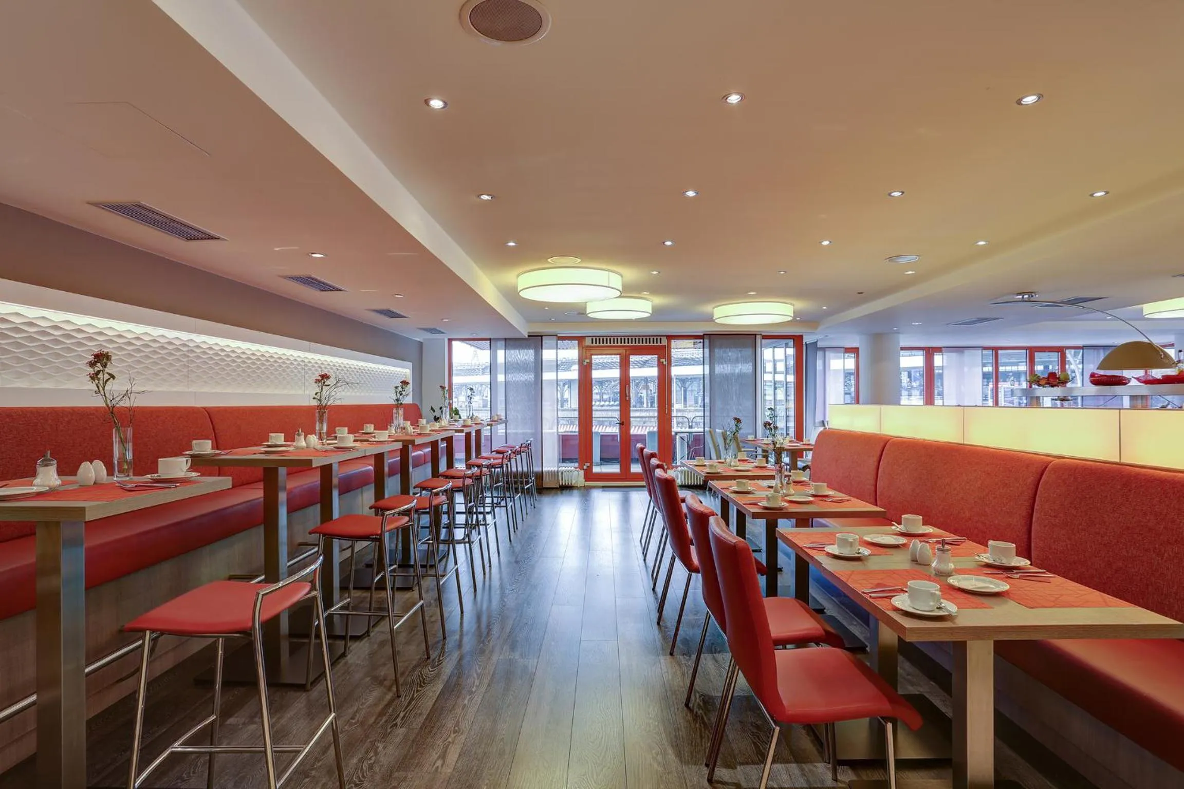 Restaurant/places to eat in Kommerzhotel Köln