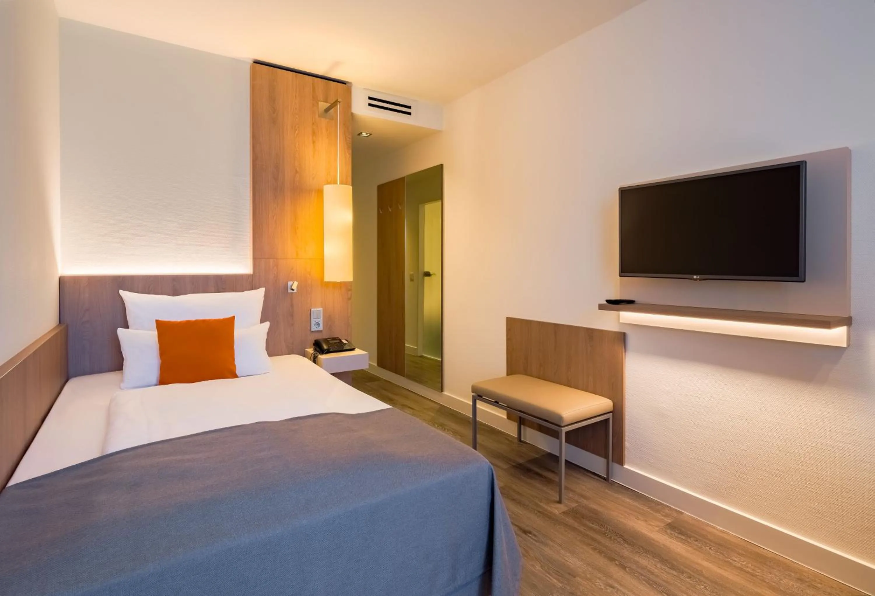 Bed in Kommerzhotel Köln