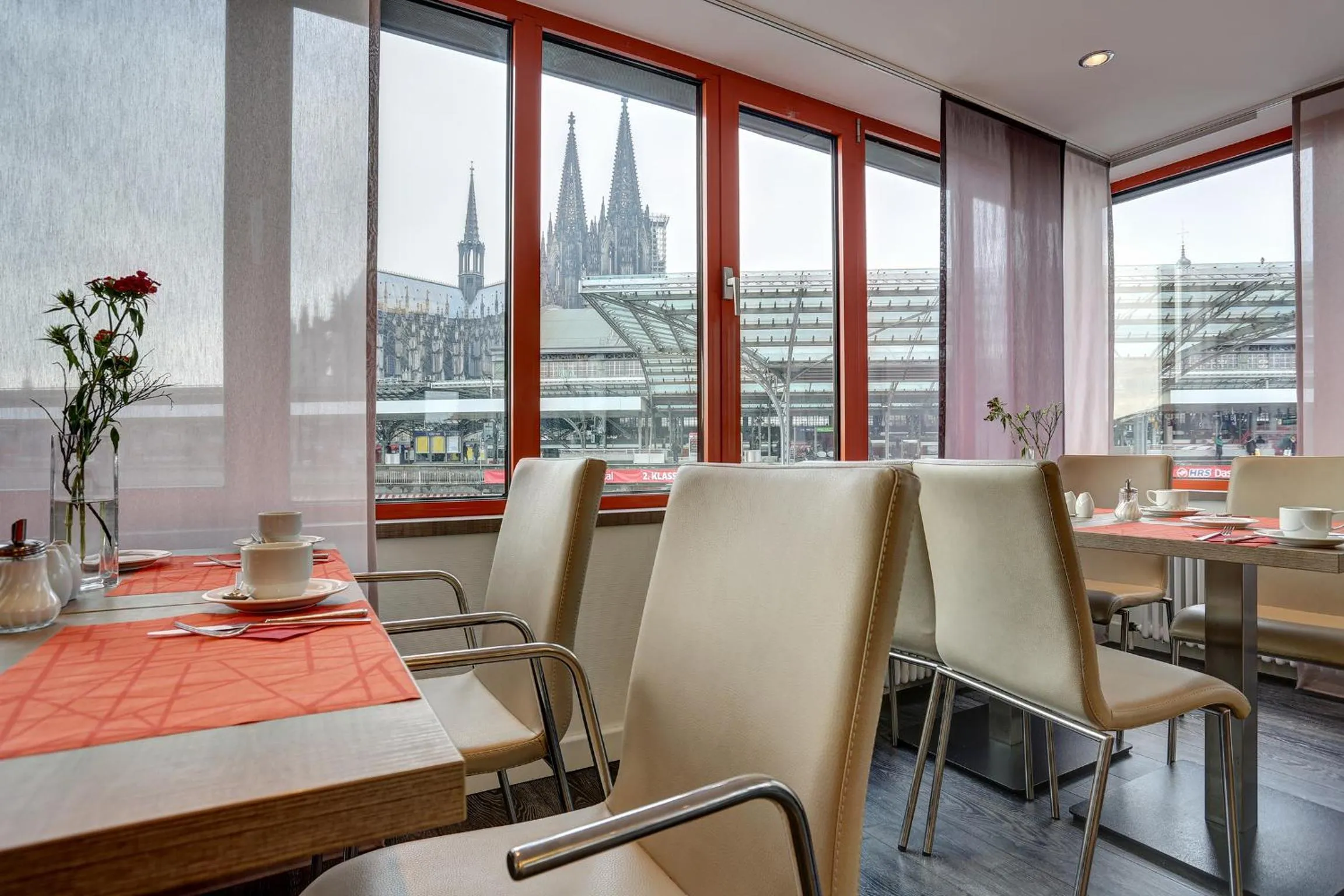 Restaurant/places to eat in Kommerzhotel Köln