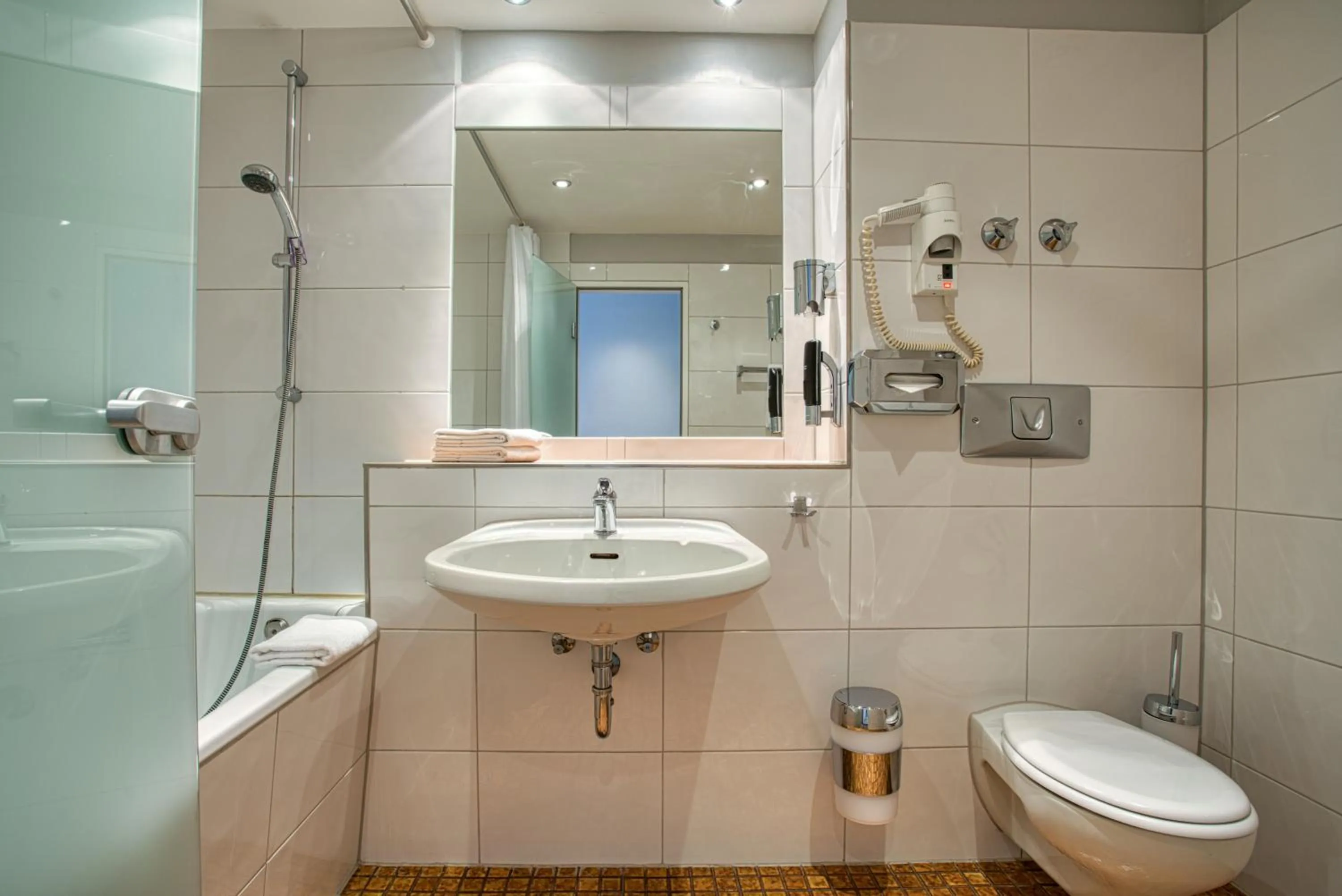 Bathroom in Kommerzhotel Köln