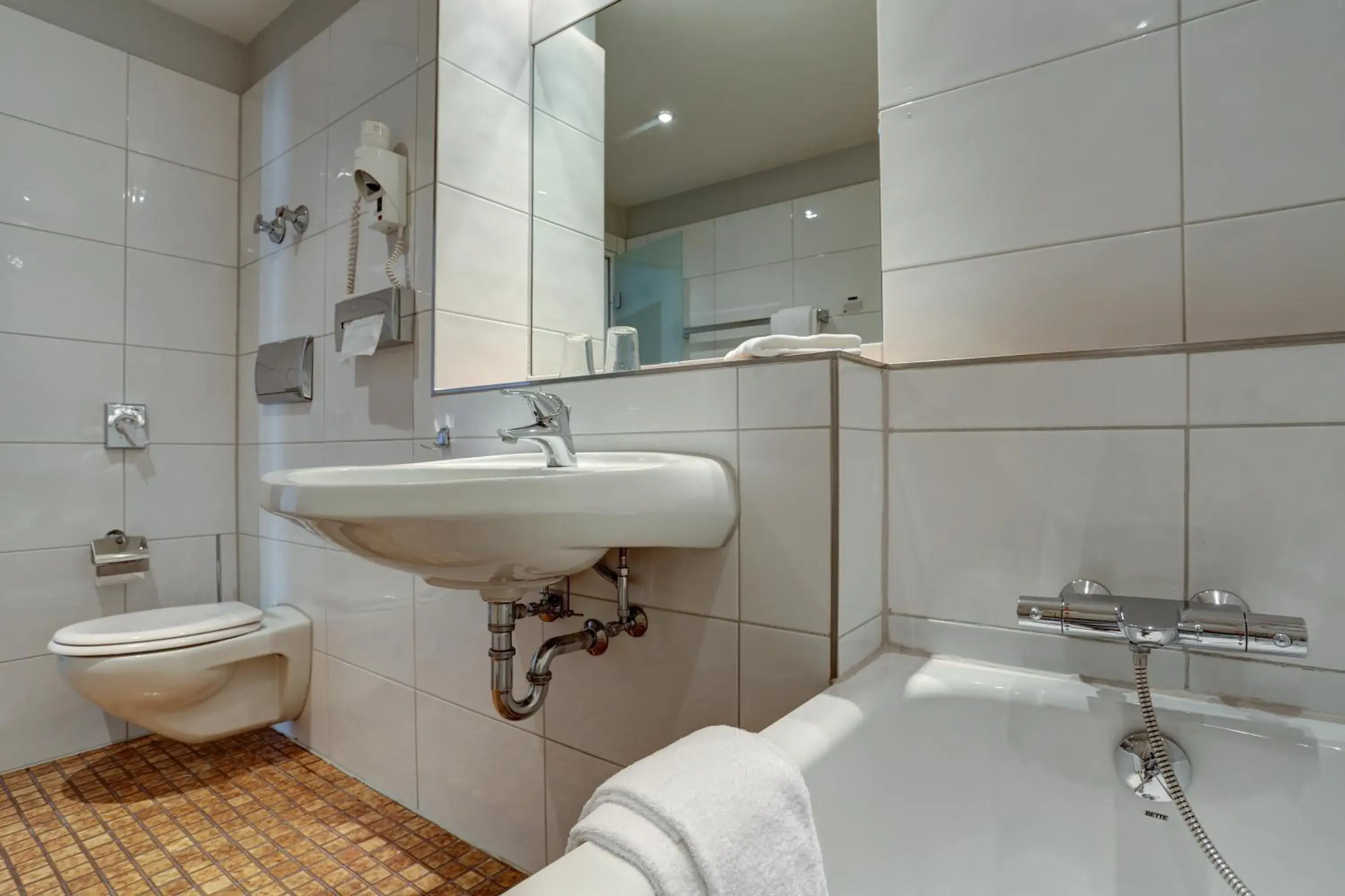 Superior Double Room in Kommerzhotel Köln Superior Double Room in Kommerzhotel Köln