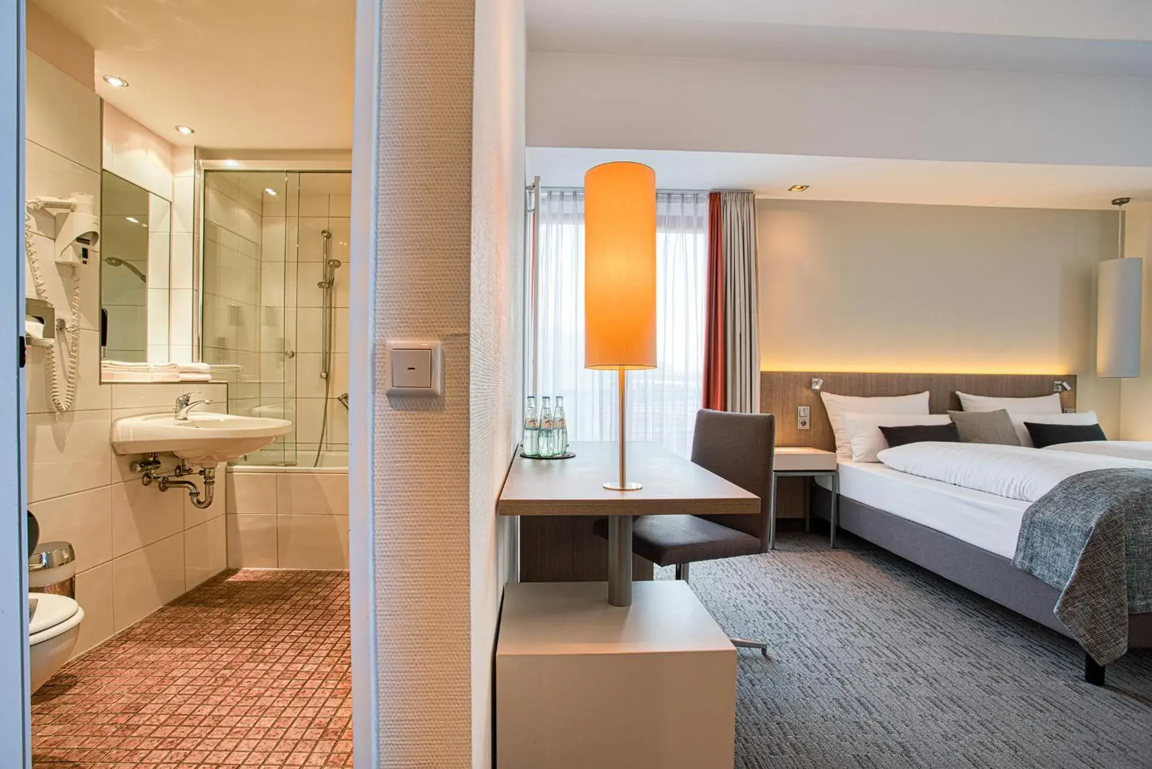 Superior Double Room in Kommerzhotel Köln Superior Double Room in Kommerzhotel Köln