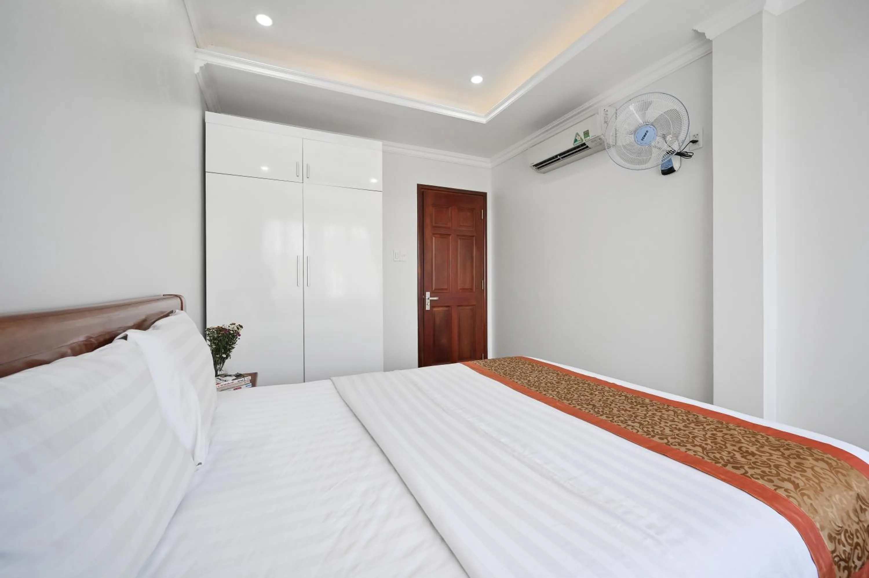 Bed in Genie Hotel & Serviced Apartments