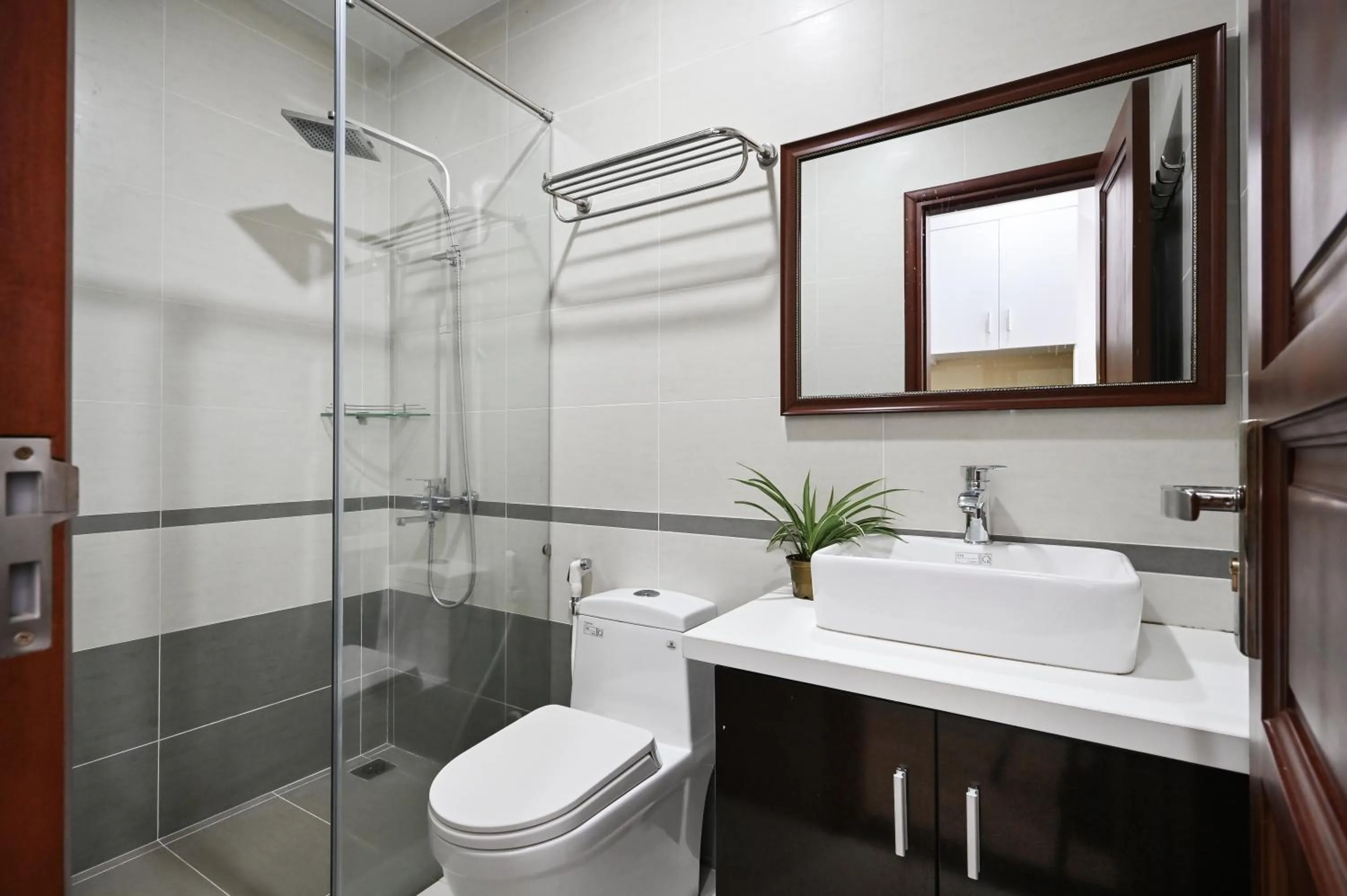 Bathroom in Genie Hotel & Serviced Apartments