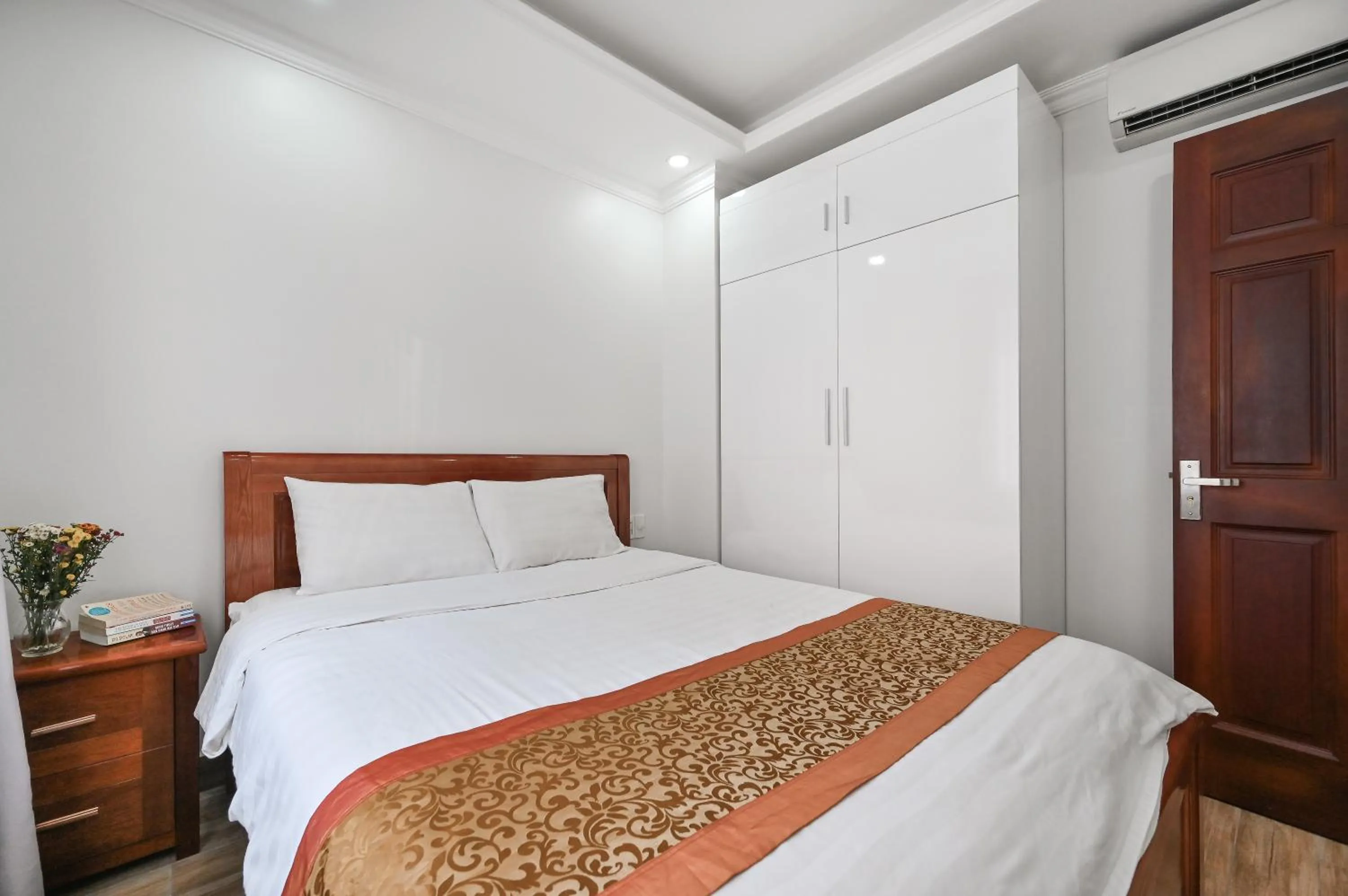 Bed in Genie Hotel & Serviced Apartments