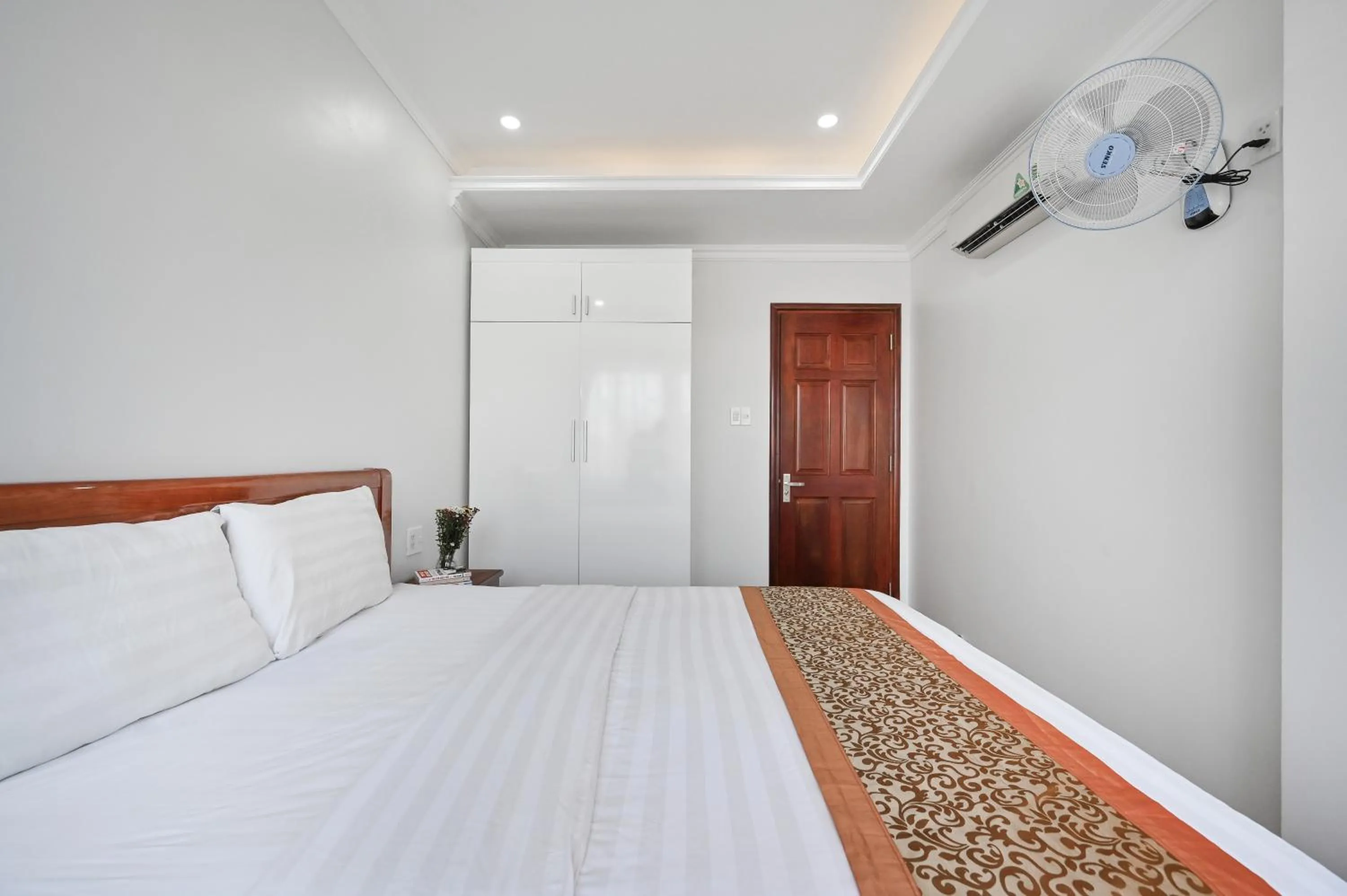 Bed in Genie Hotel & Serviced Apartments