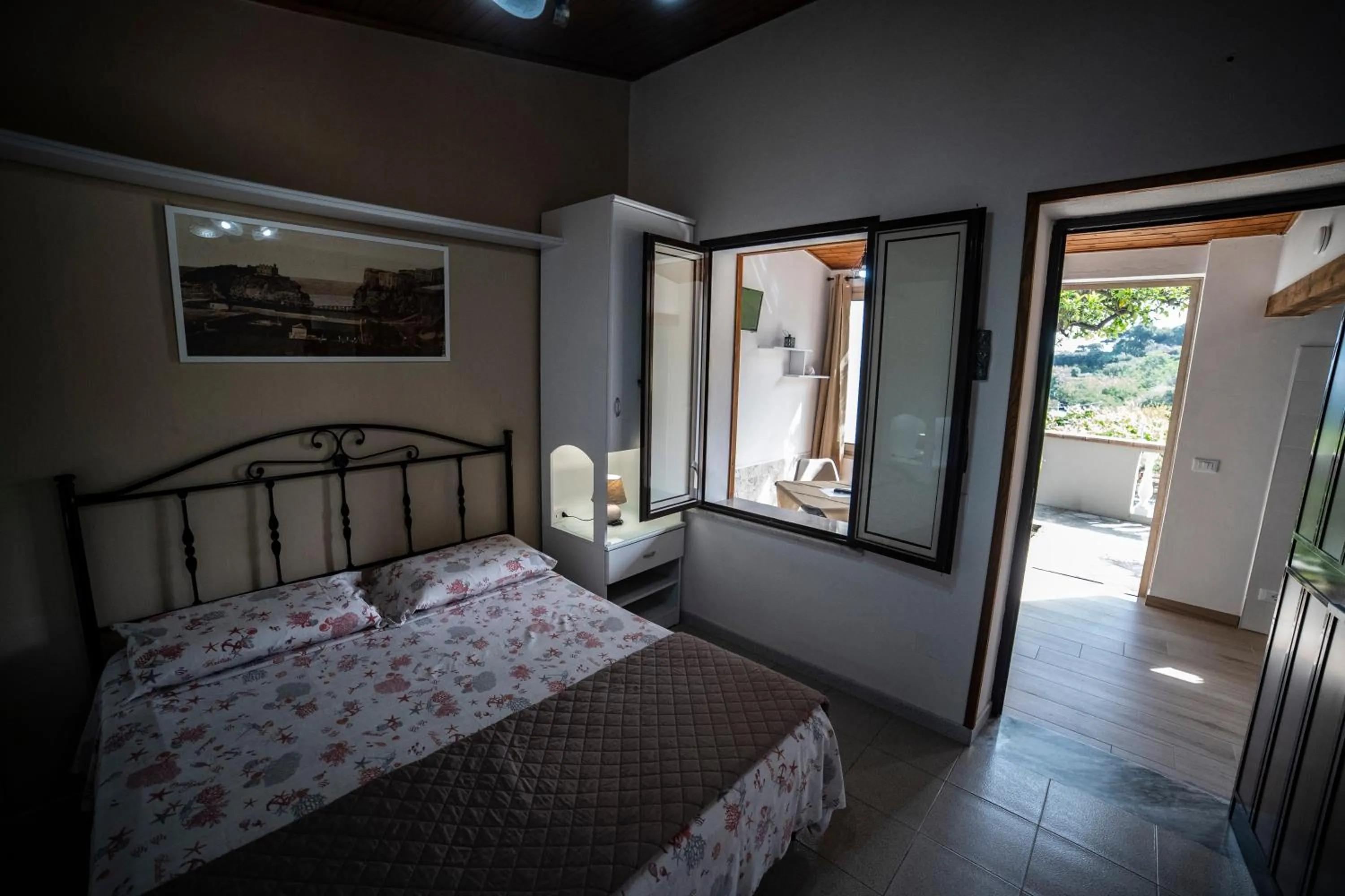 Photo of the whole room, Bed in Residenza La Grazia Tropea - Free Parking -