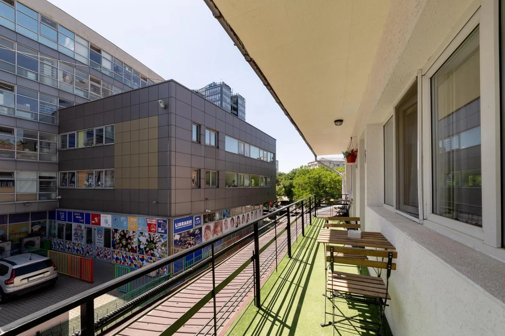 Property building in Downtown Victoria Studios By CityBookings