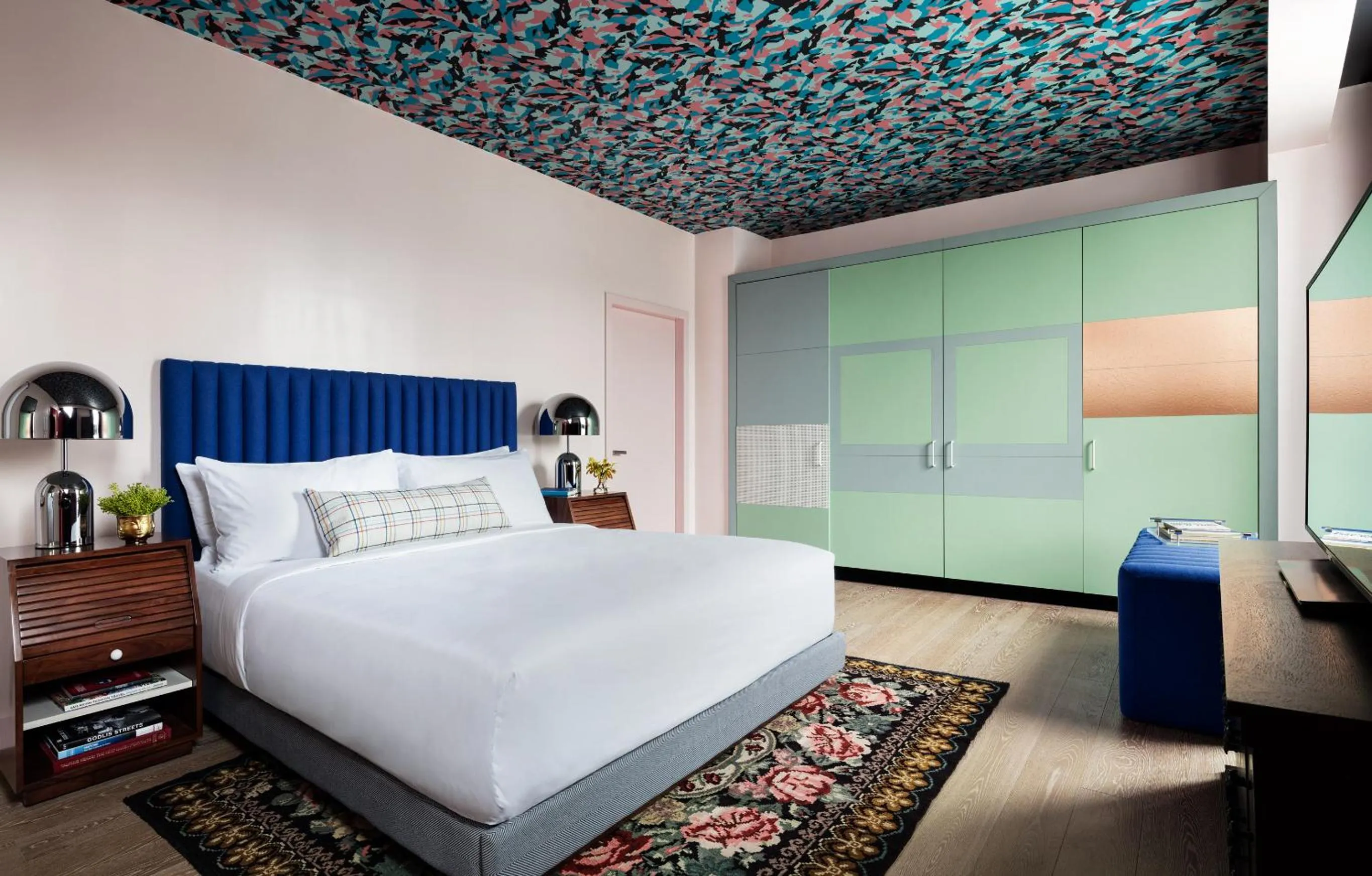 Bedroom in Graduate by Hilton New York