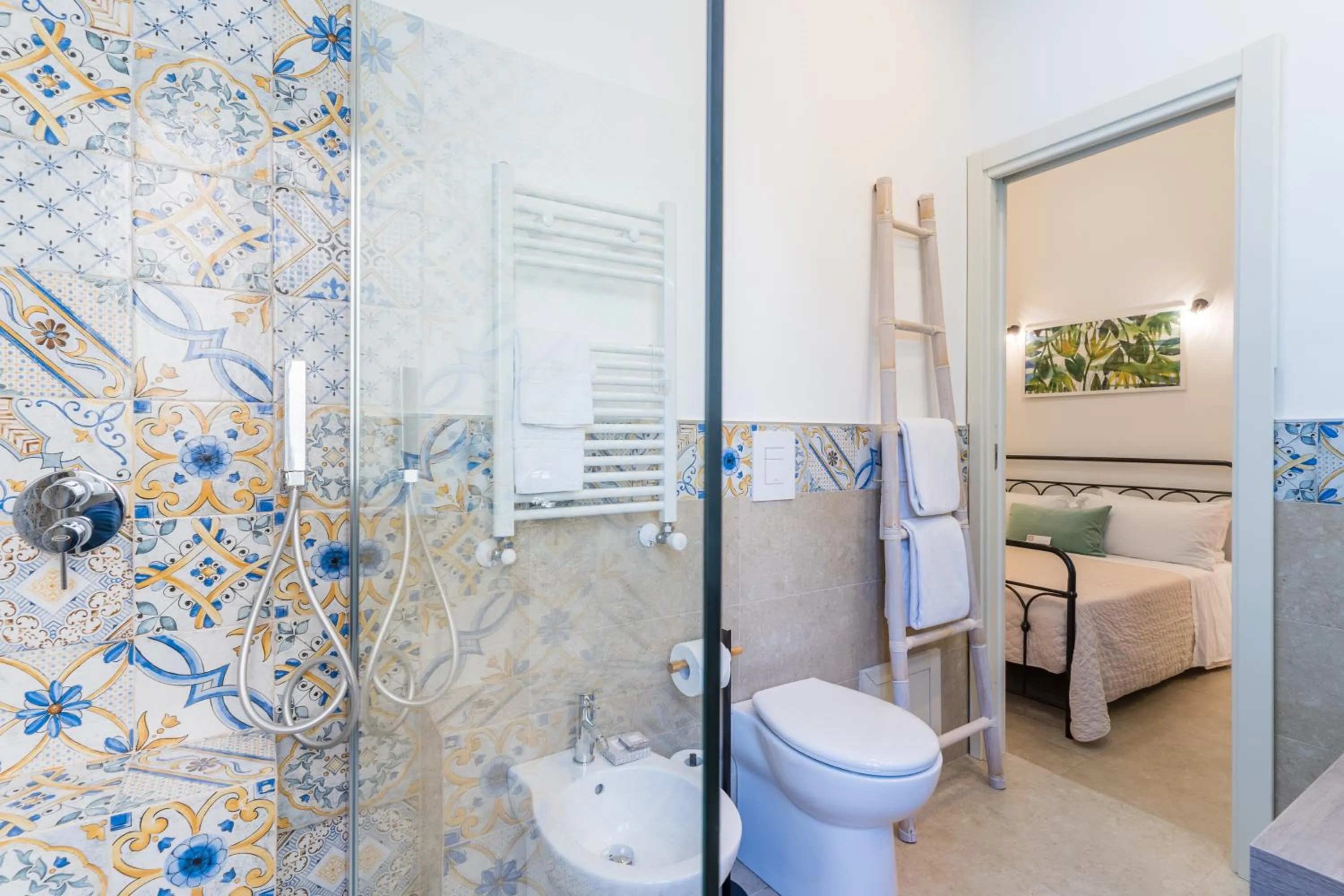 Shower in Mama Tita Rooms and Breakfast