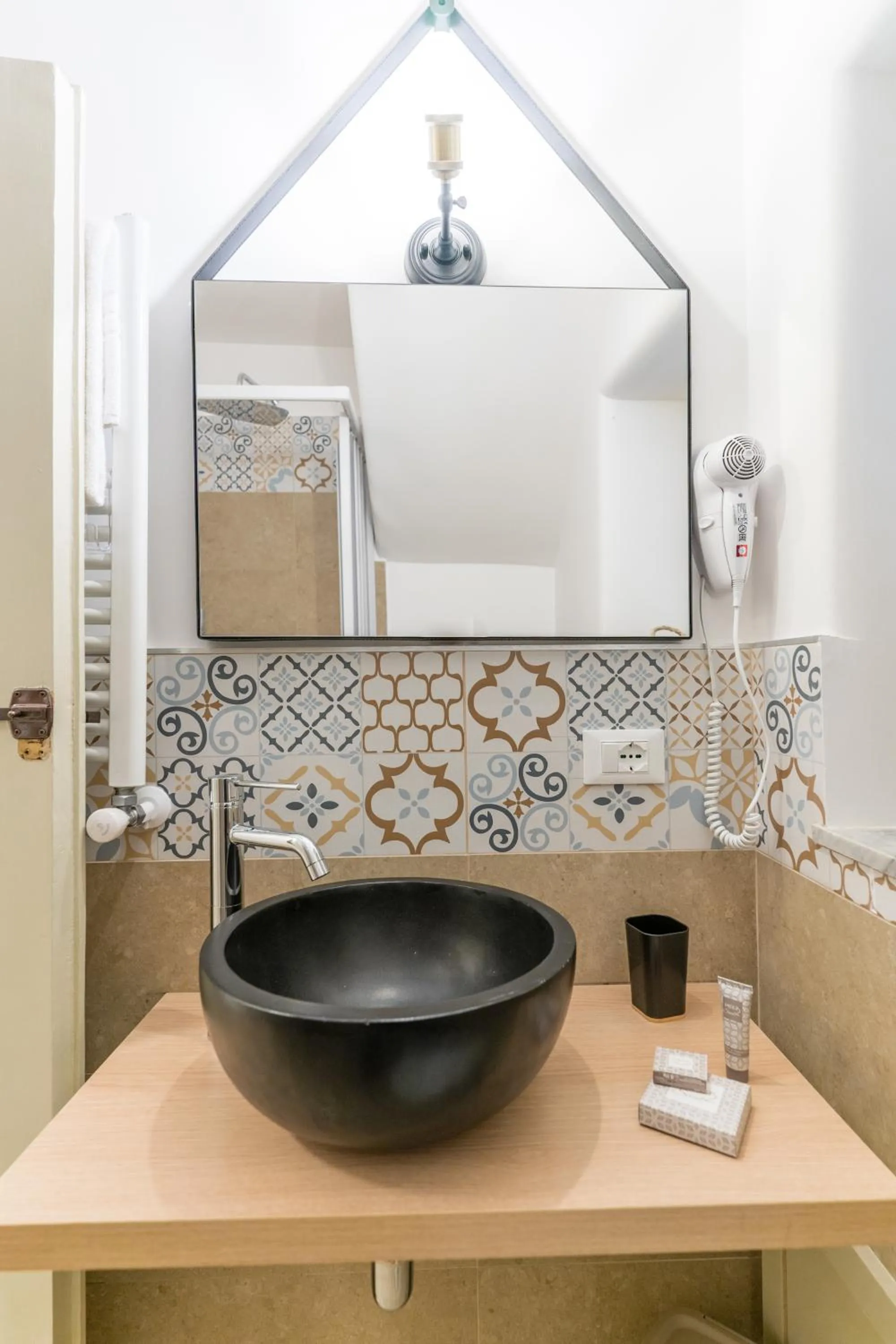 Bathroom in Mama Tita Rooms and Breakfast