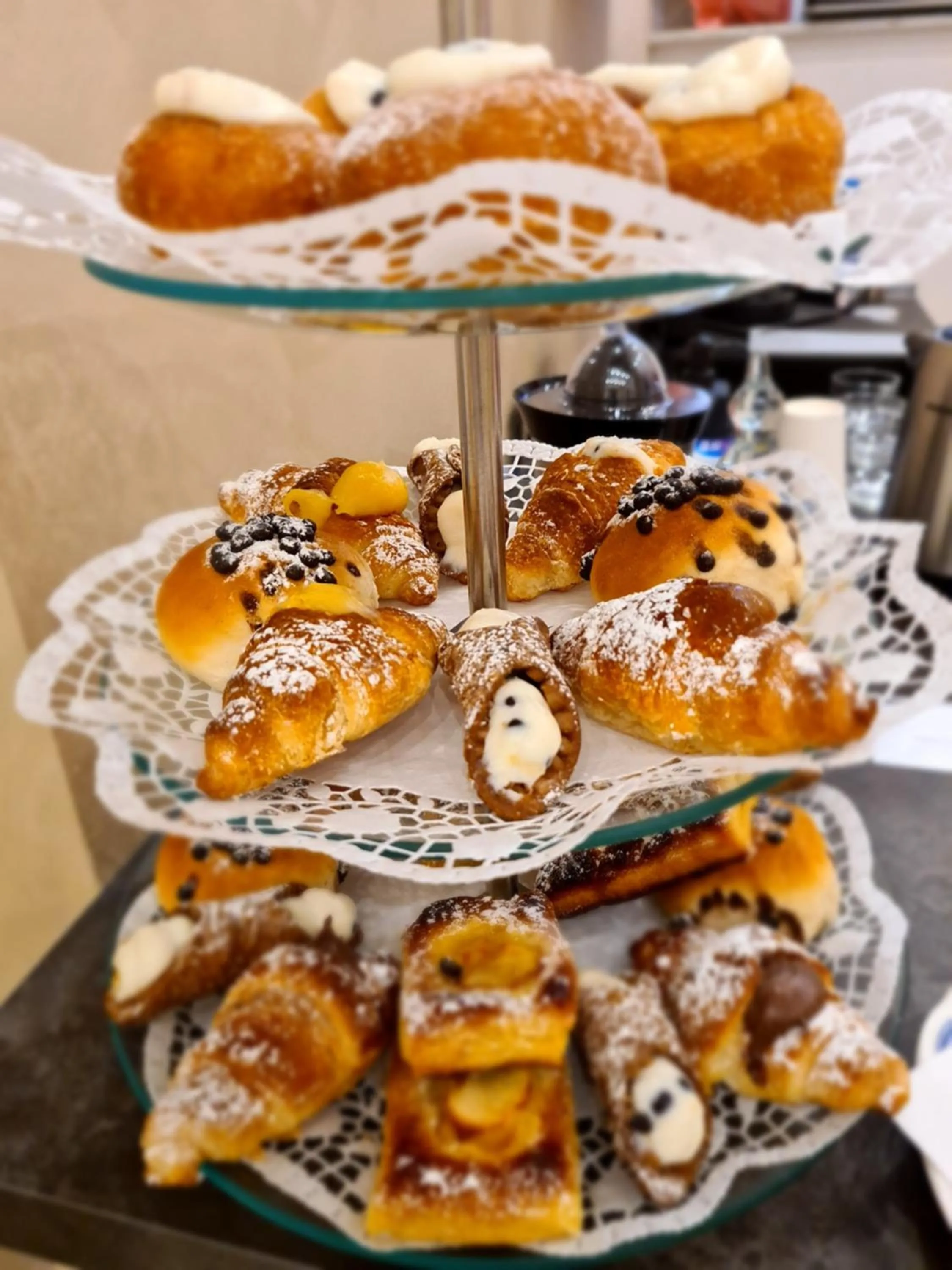 Breakfast in Mama Tita Rooms and Breakfast