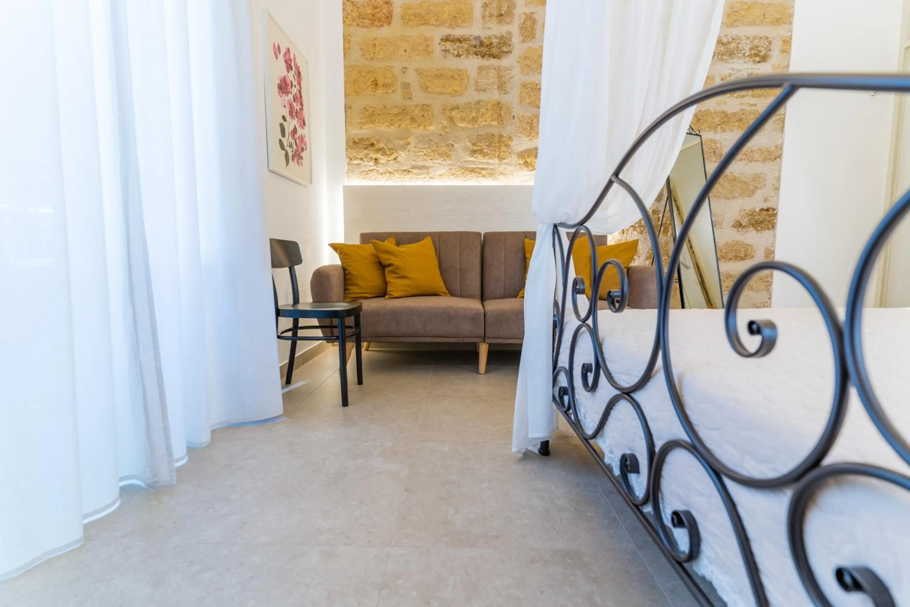 Bed in Mama Tita Rooms and Breakfast