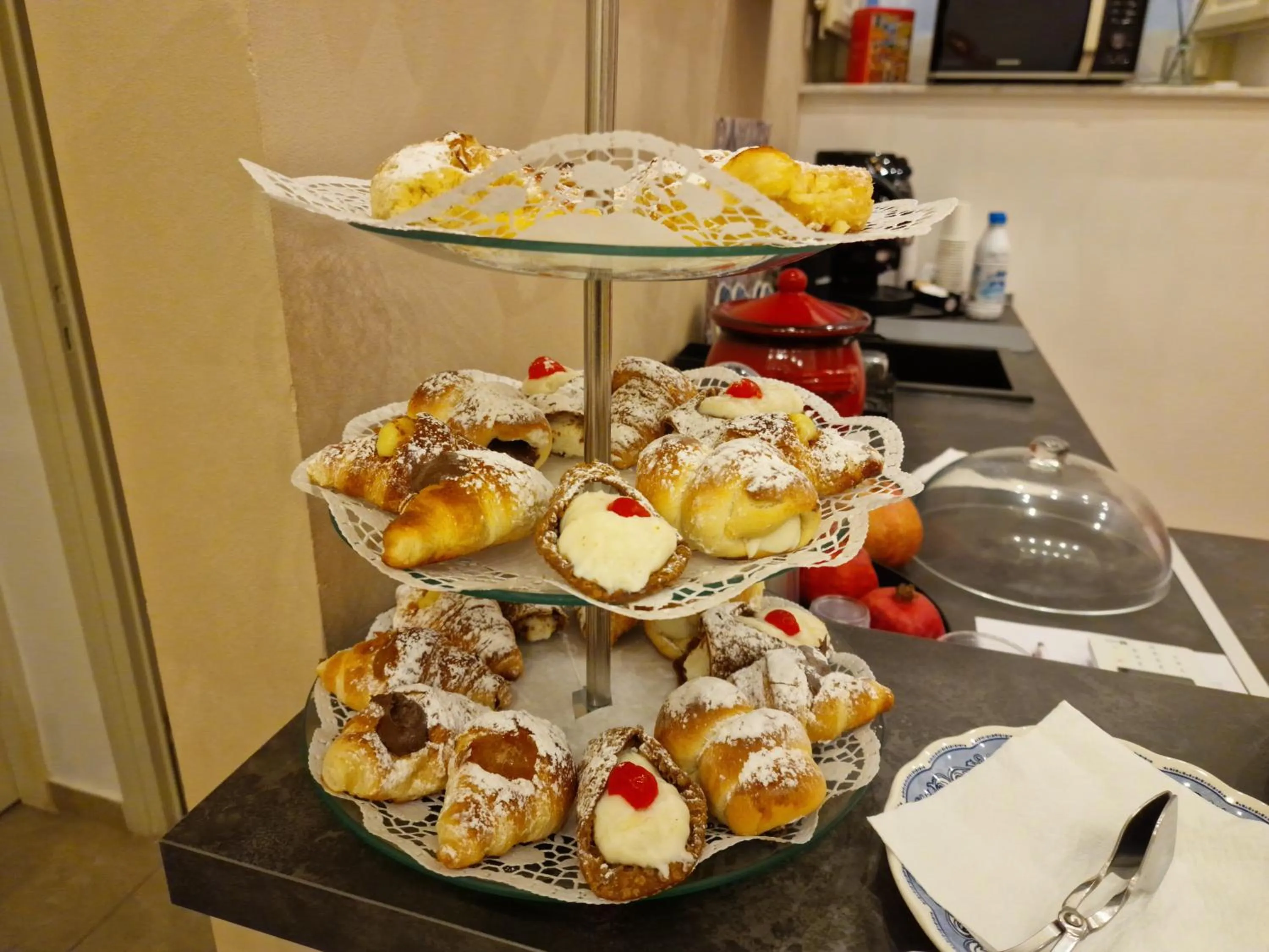 Breakfast in Mama Tita Rooms and Breakfast