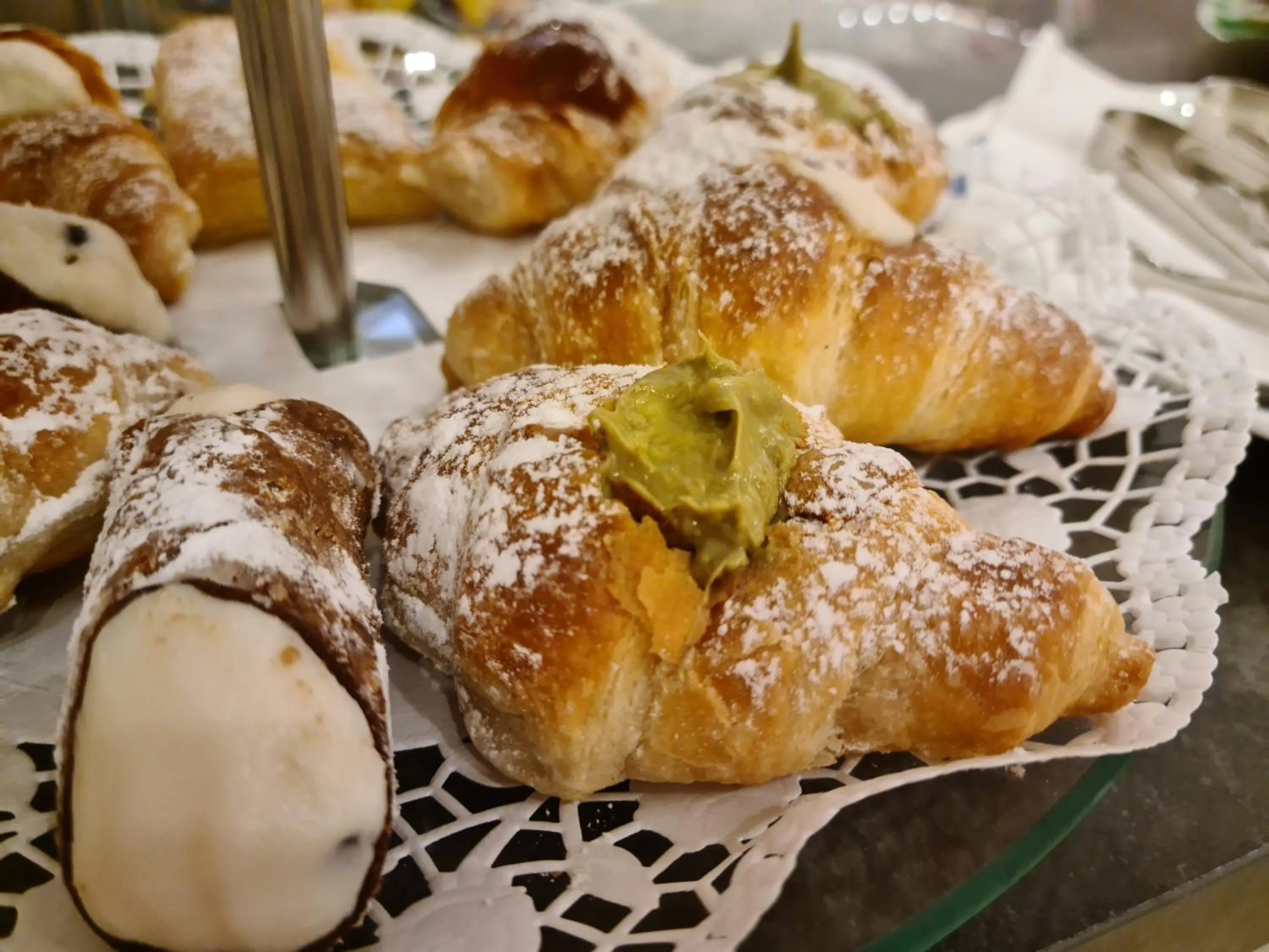 Breakfast in Mama Tita Rooms and Breakfast