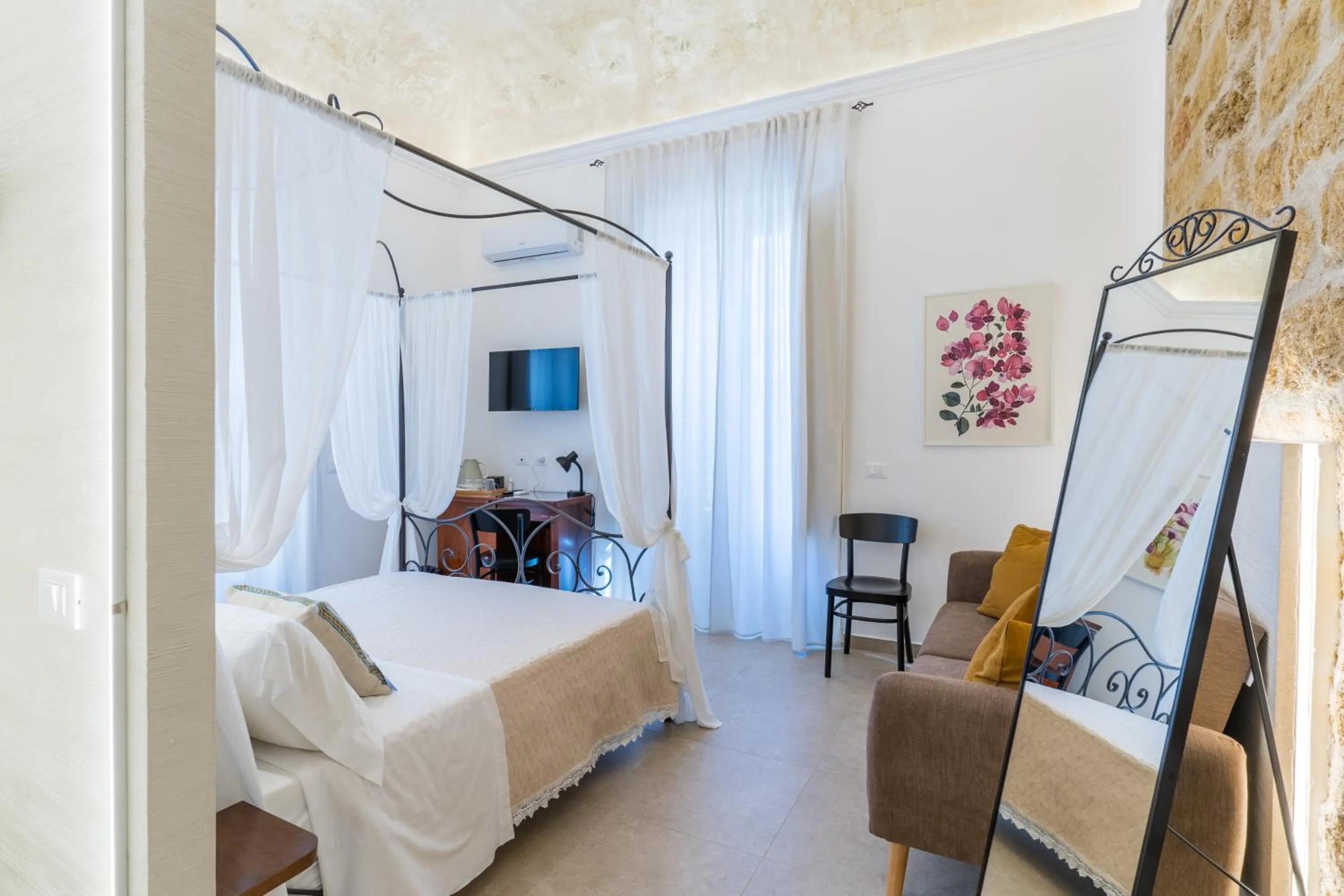 Bed in Mama Tita Rooms and Breakfast